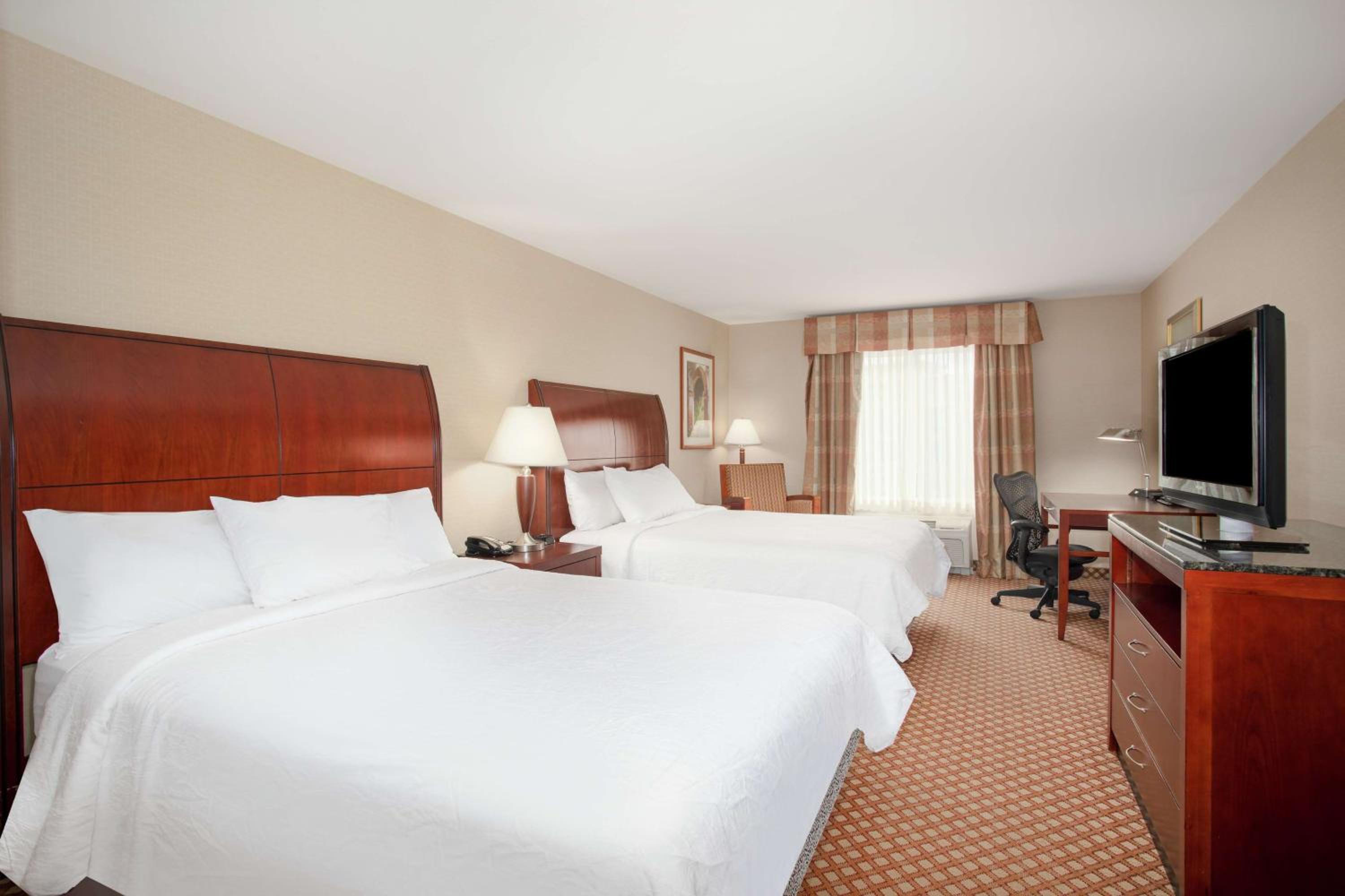 Queen Room with Two Queen Beds - Photo 3