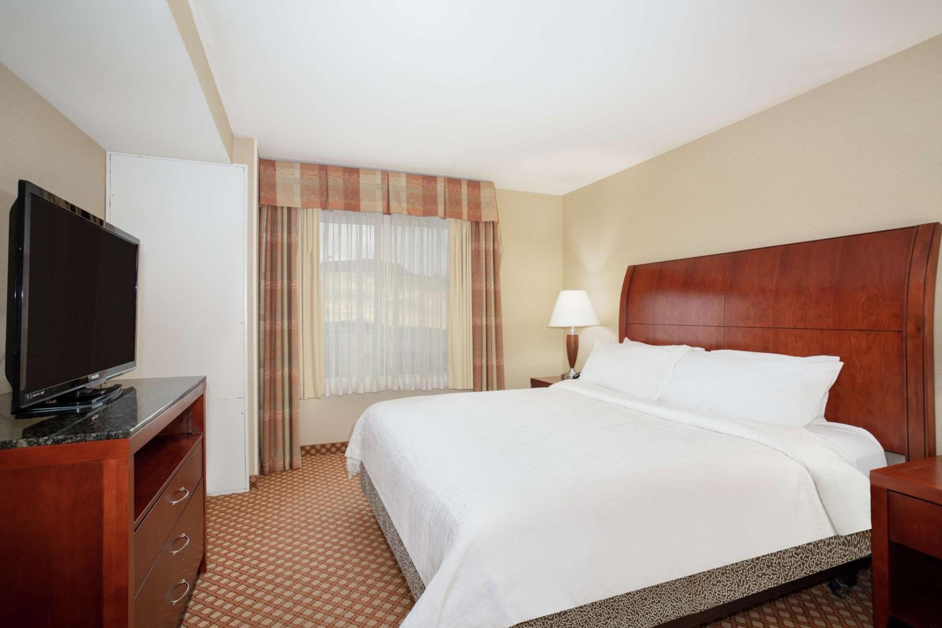 One-Bedroom King Suite - Photo 3