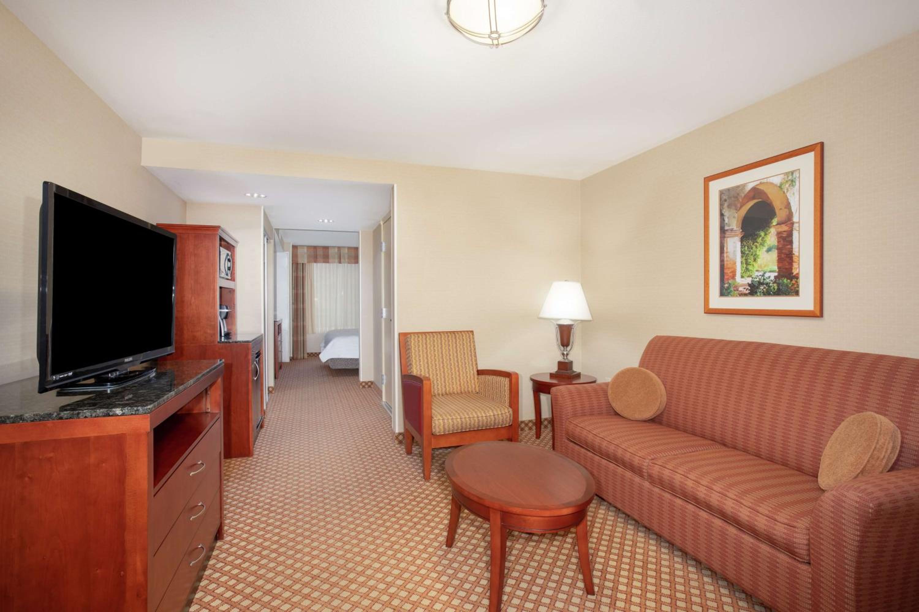 One-Bedroom King Suite - Photo 2