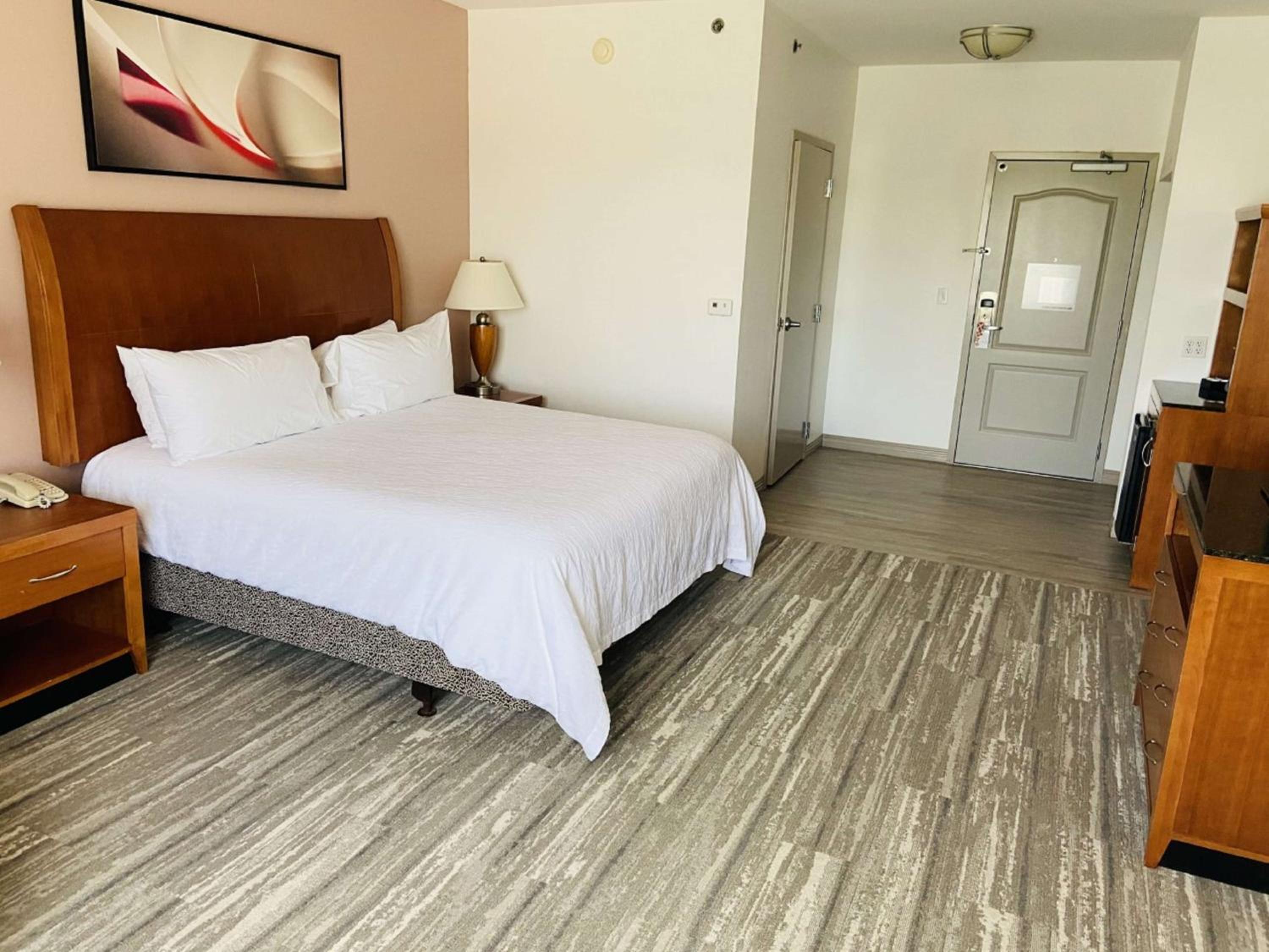 Corner King Room - Photo 1