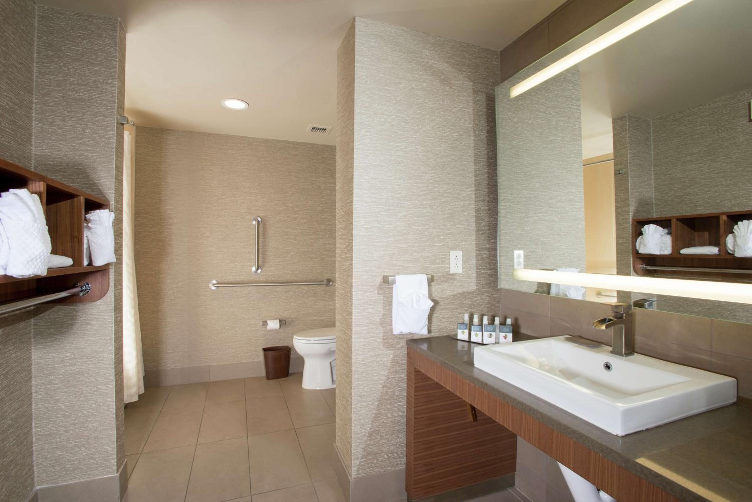 Queen Room with Two Queen Beds - Mobility Access - Photo 2