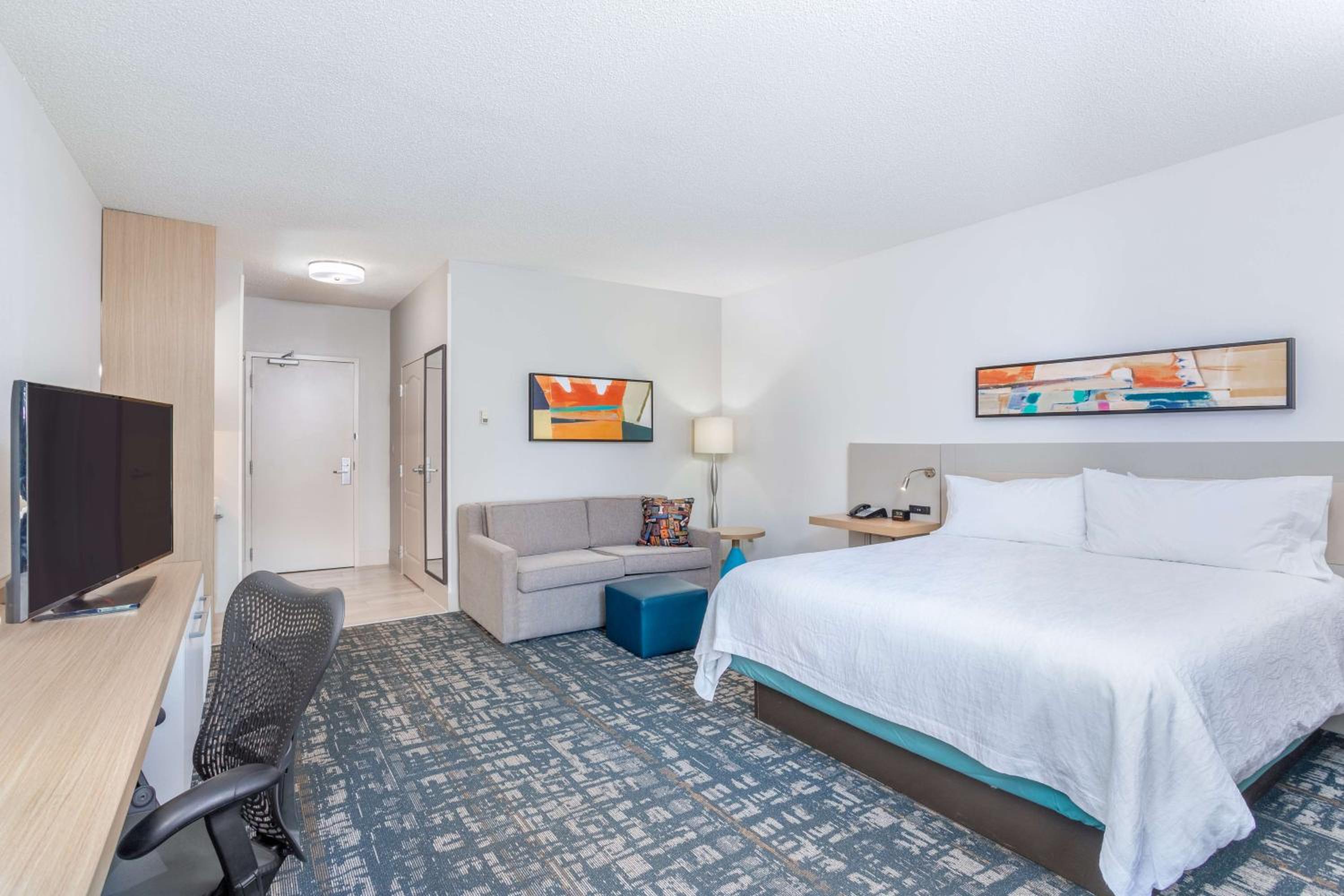 Deluxe King Room with Sofa Bed - Photo 1
