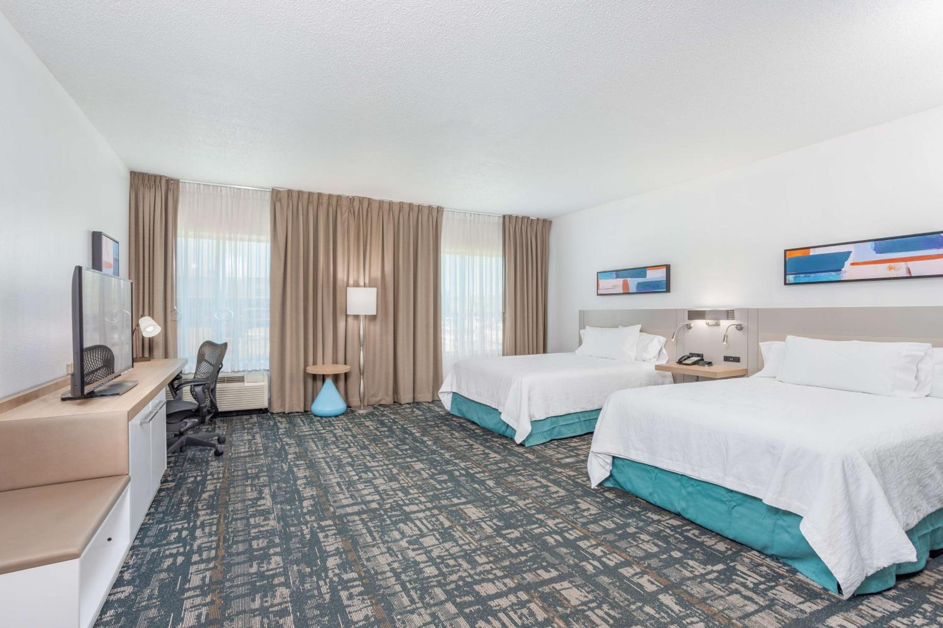 Queen Room with Two Queen Beds - Mobility and Hearing Access photo 3