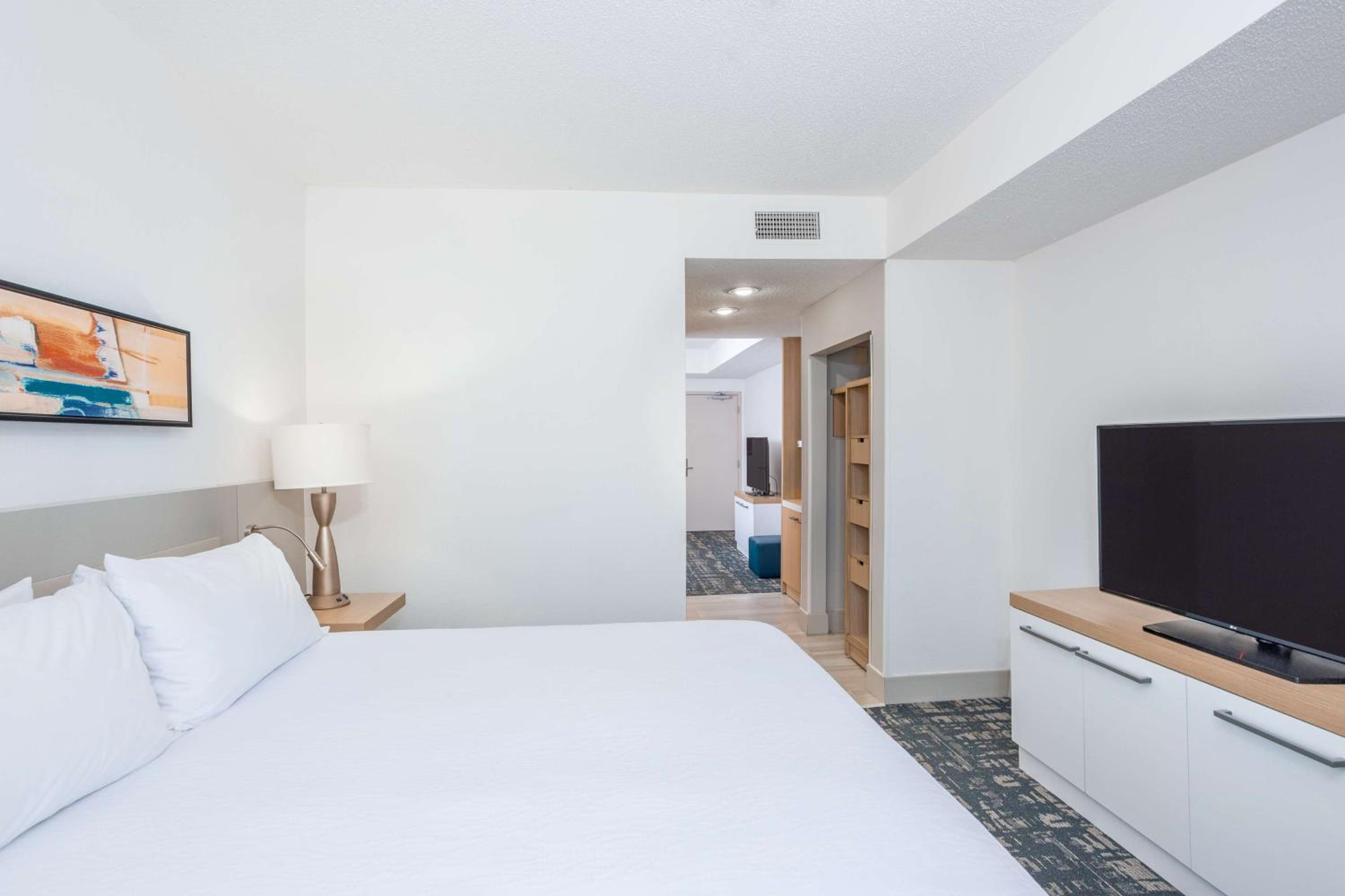 One-Bedroom King Suite with Sofa Bed - Photo 5