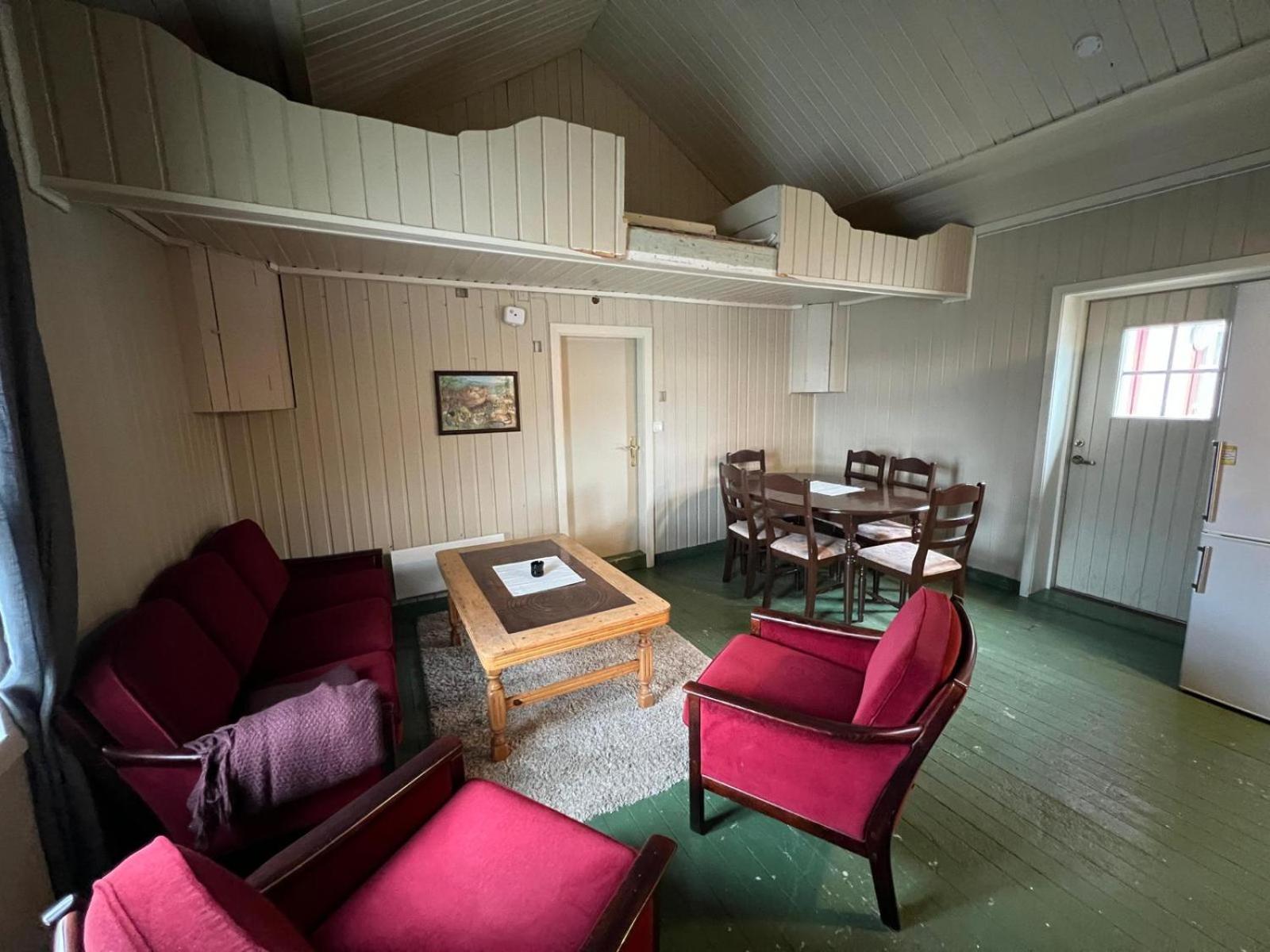 Three-Bedroom House photo 3