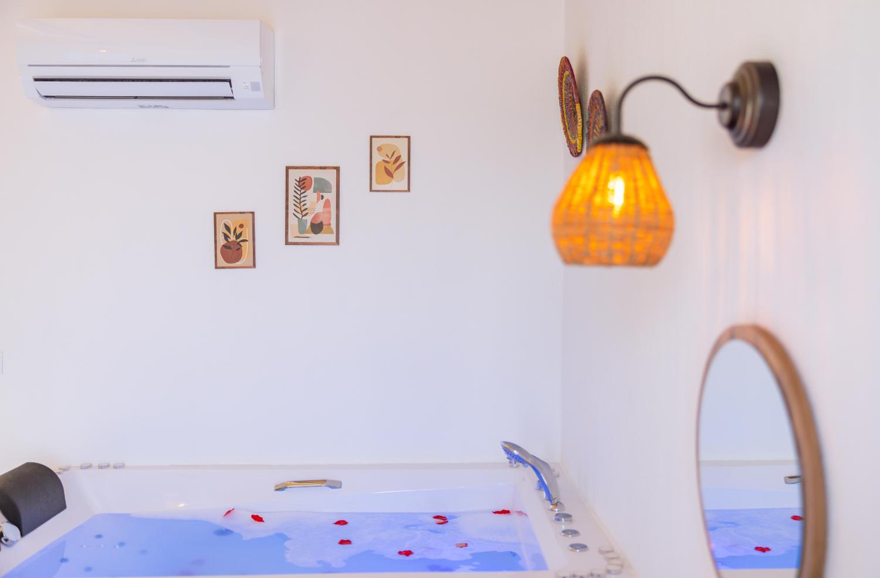 Villa with Private Pool - Photo 2