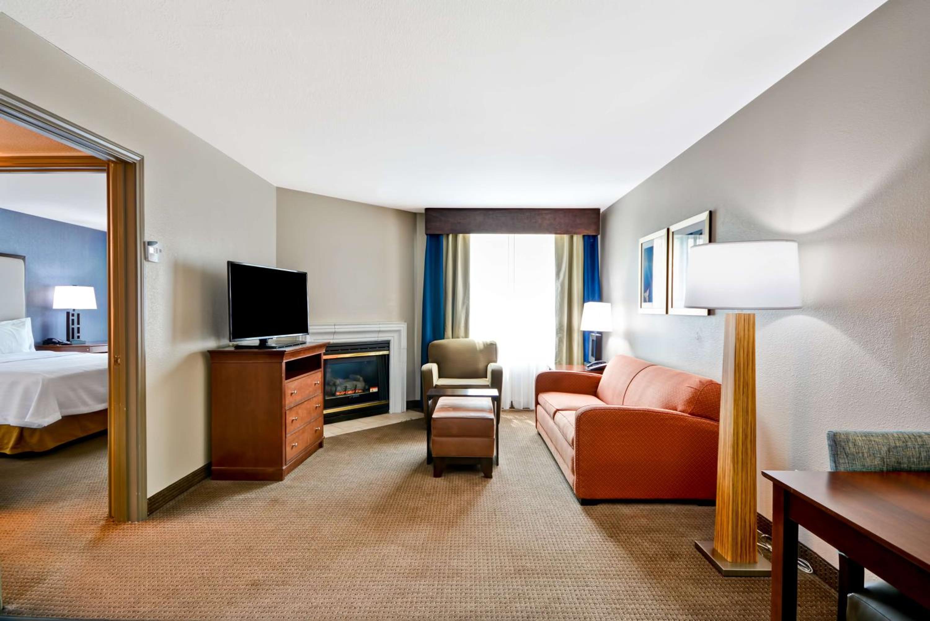 Non-Smoking King Suite with Fireplace - Photo 14