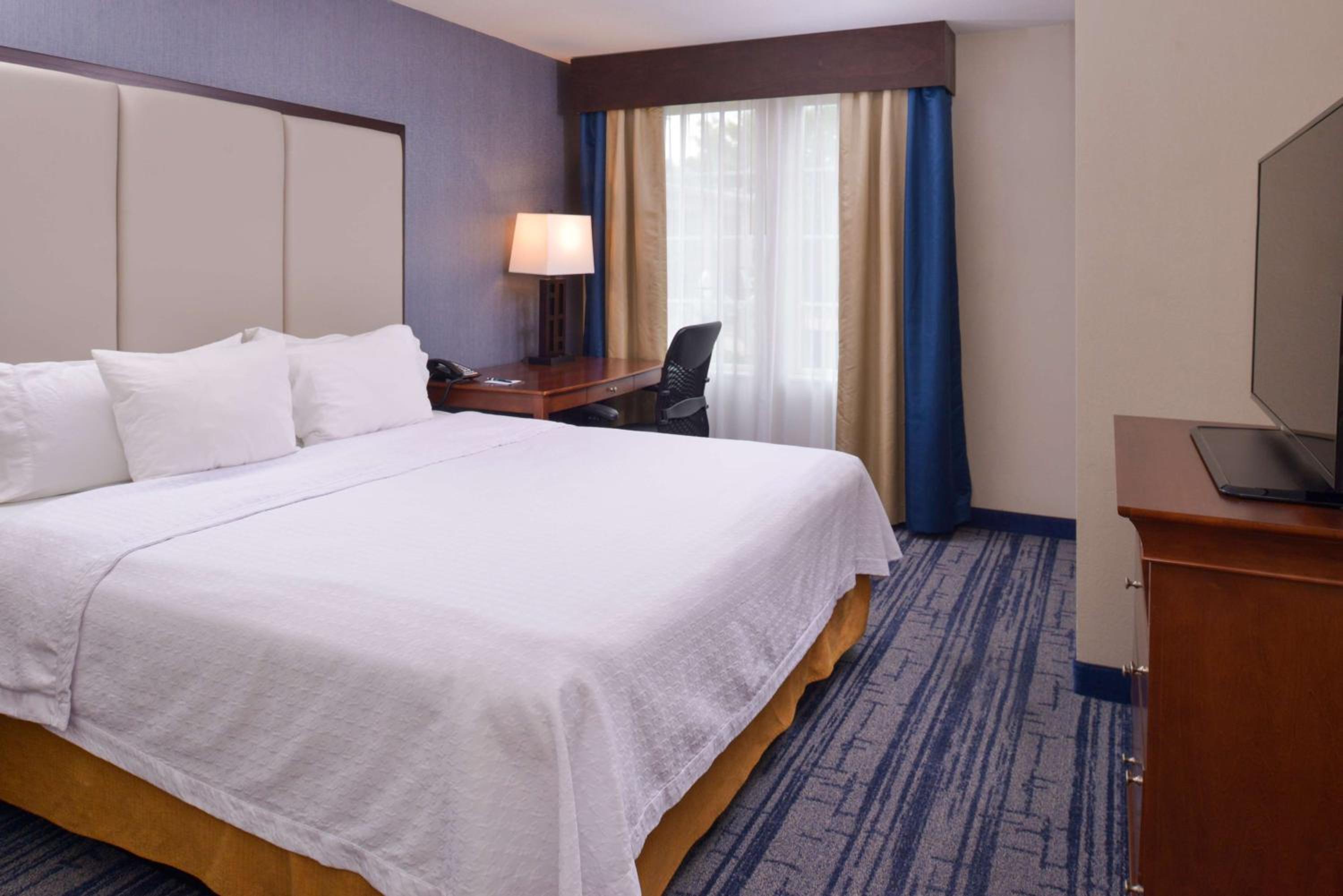 King Suite - Hearing Access/Non-Smoking - Photo 8