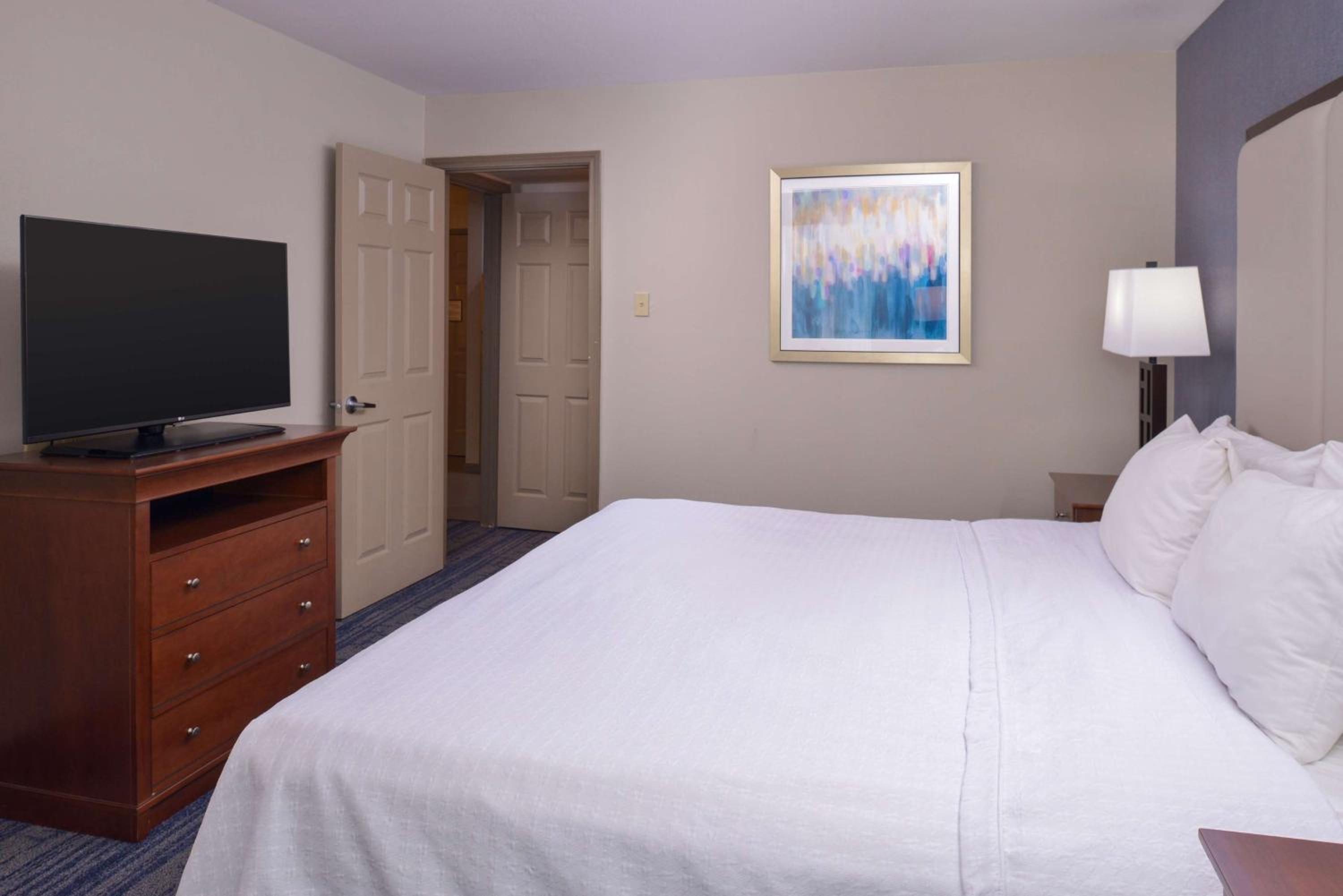 King Suite - Hearing Access/Non-Smoking - Photo 6