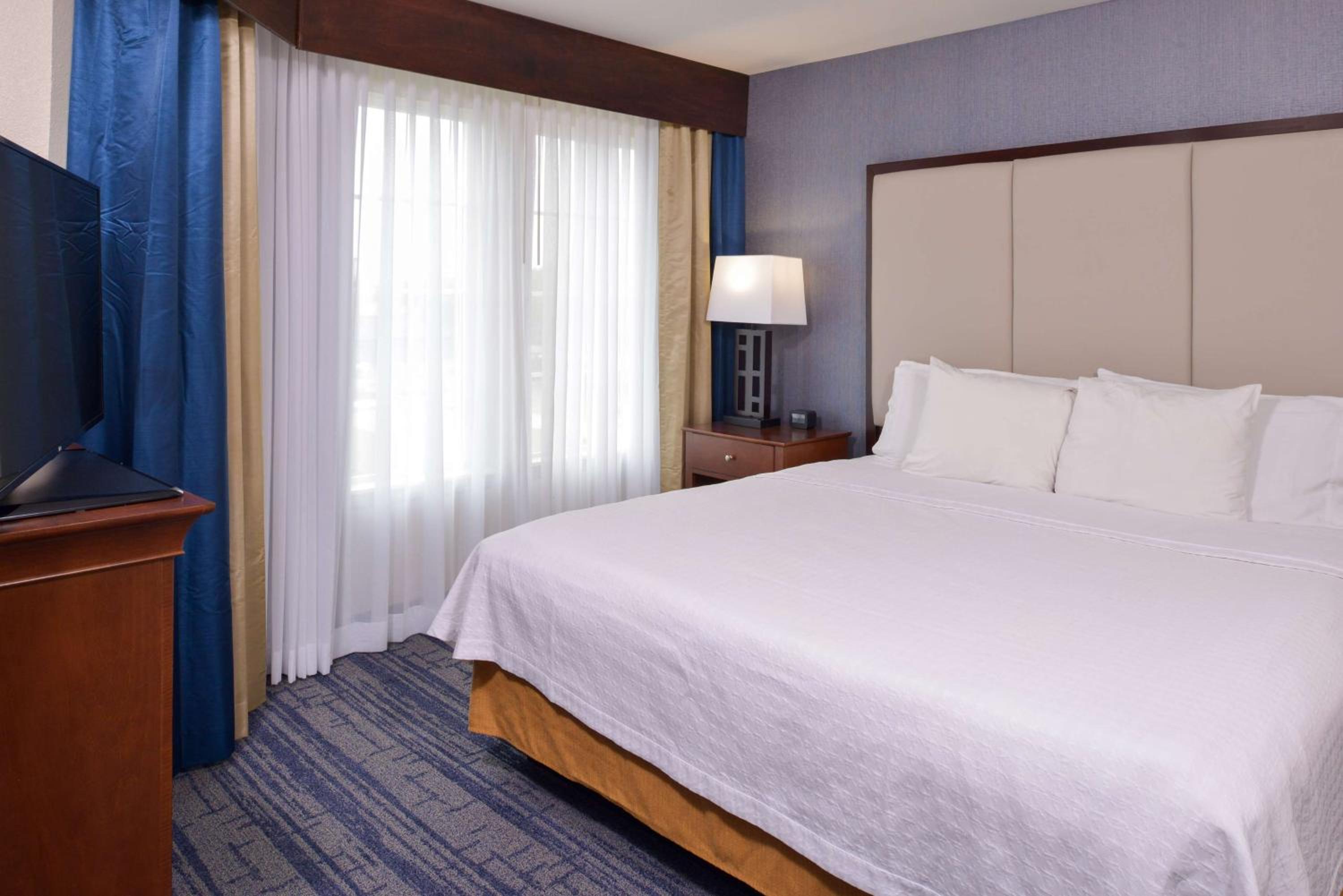 King Suite - Hearing Access/Non-Smoking - Photo 19