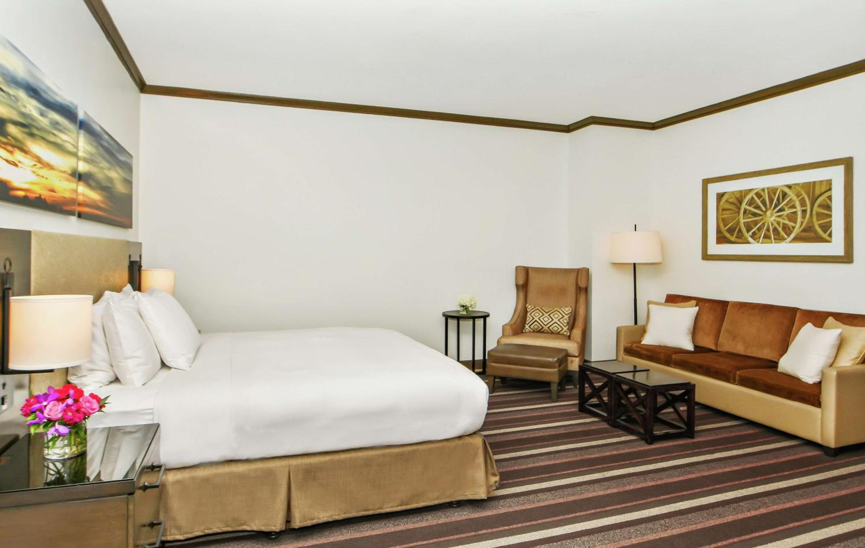 Premiere King Room - Photo 6