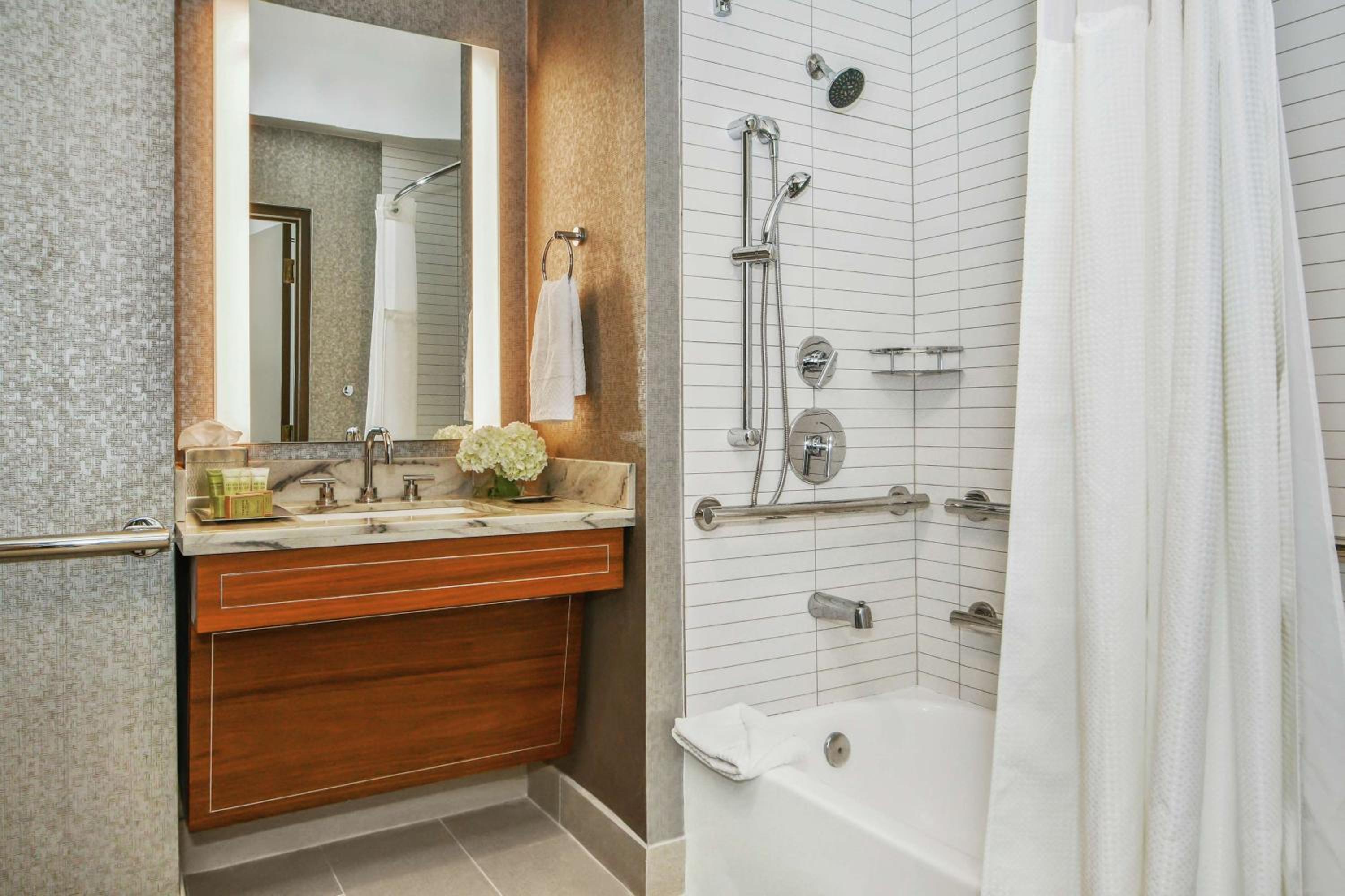King Room with Mobility Accessible Tub - Photo 6