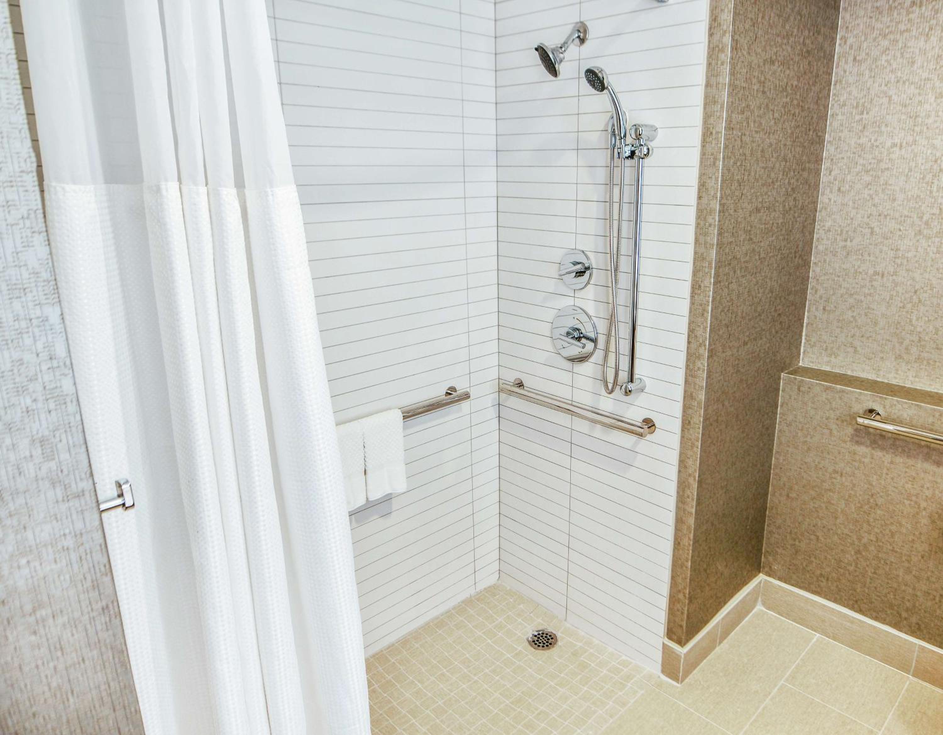 Queen Room with Two Queen Beds - Disability Access with Roll In Shower - Photo 6