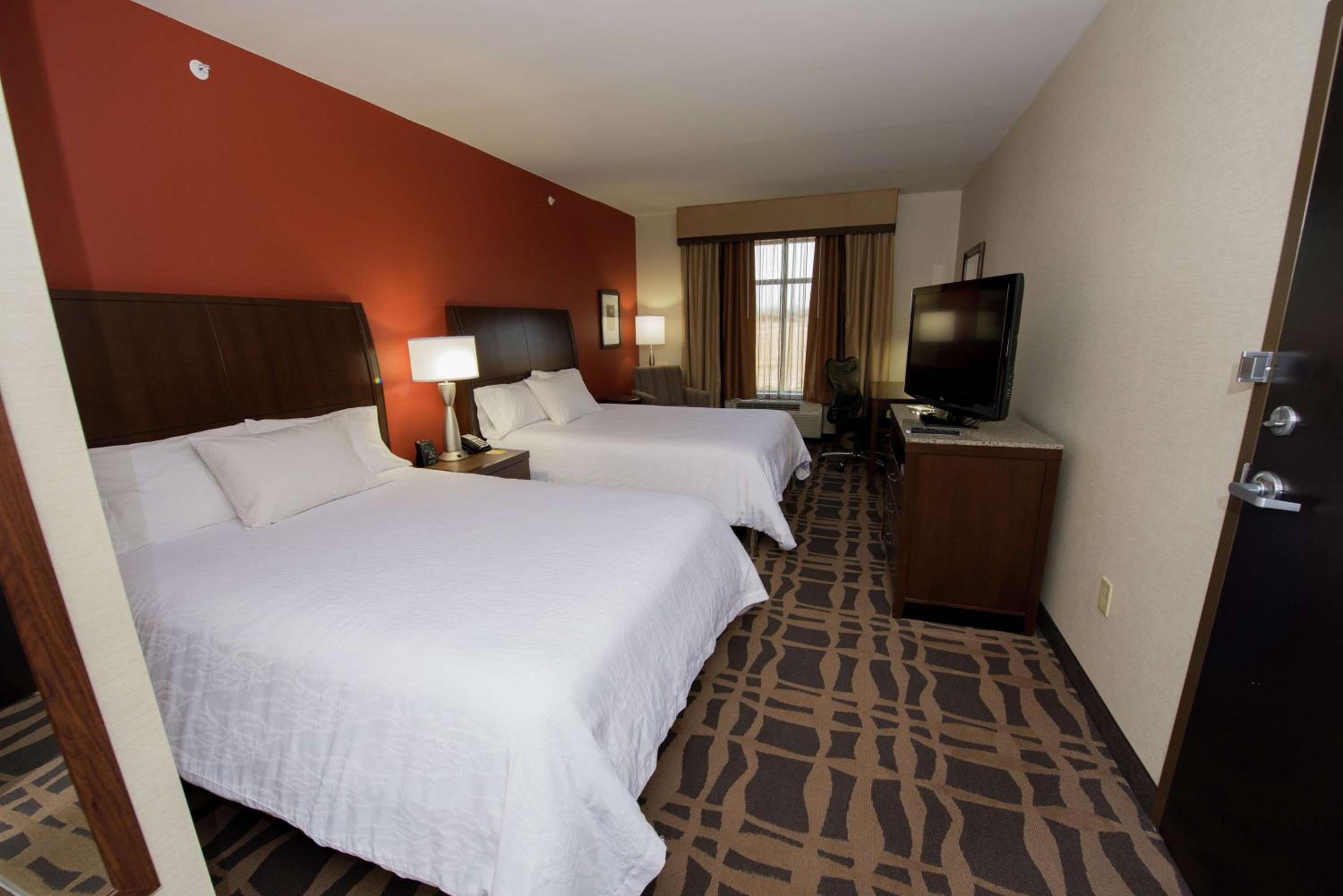 Queen Room with Two Queen Beds photo 2