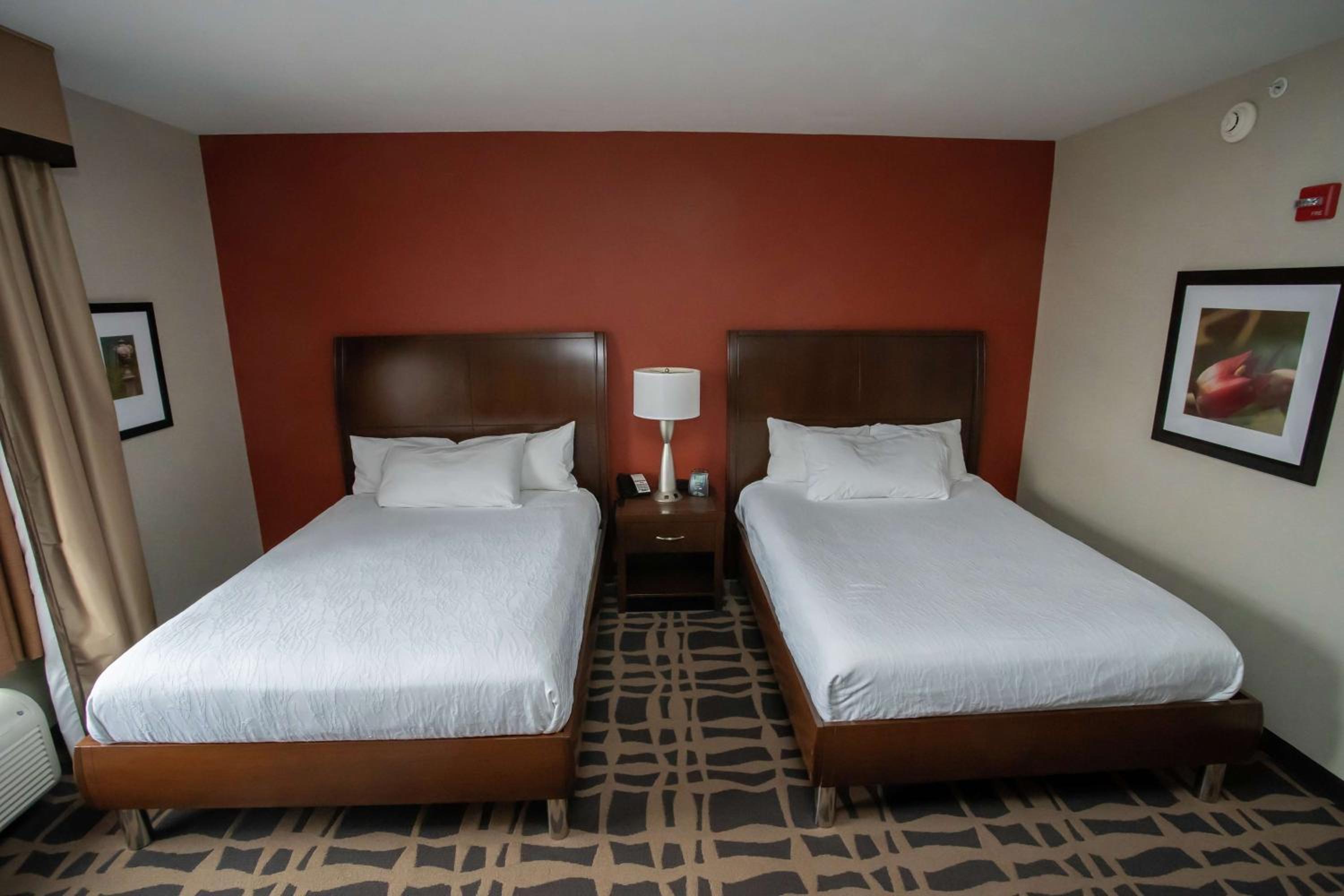 Queen Room with Two Queen Beds photo 3