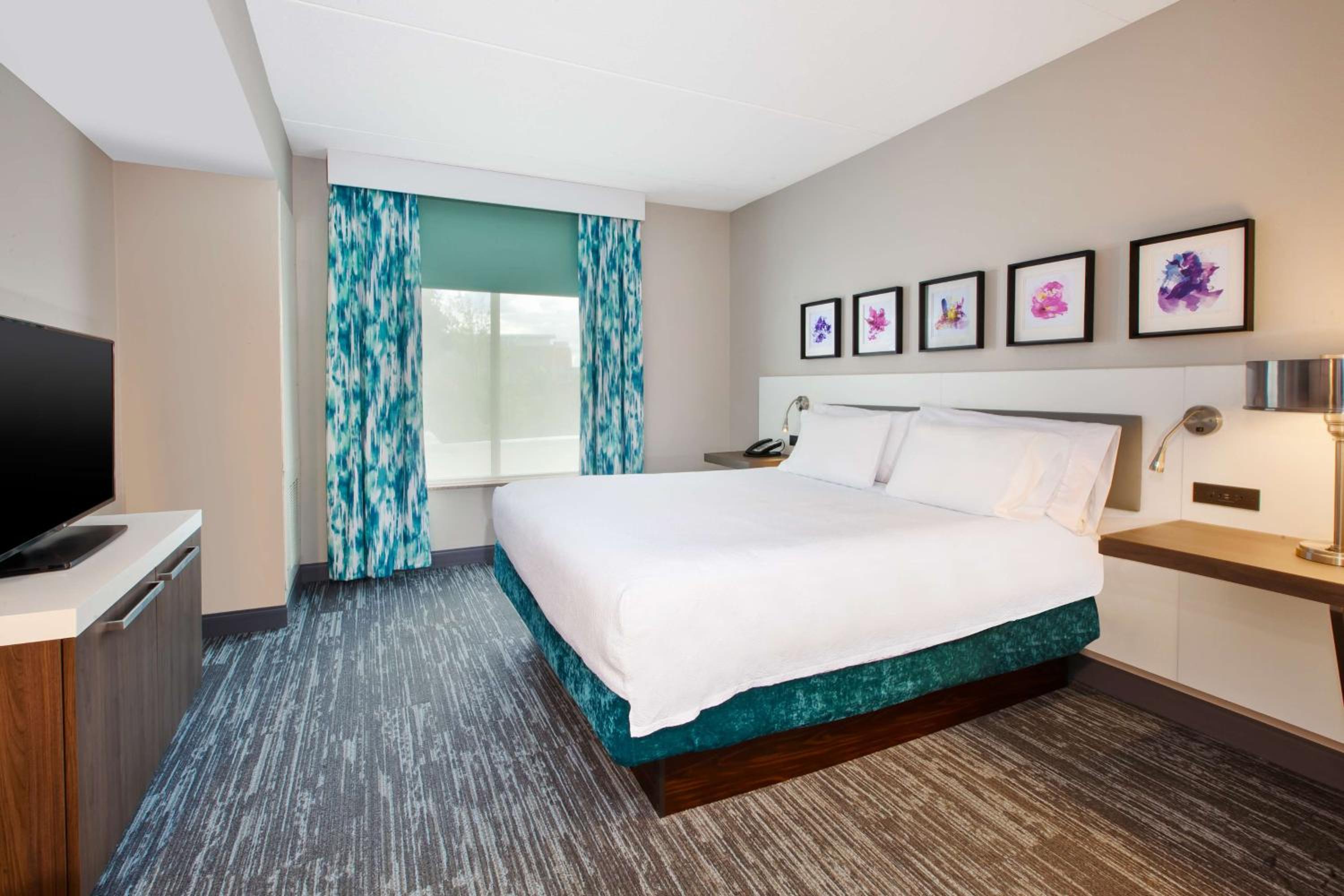Junior King Suite with Seating Area - Photo 1