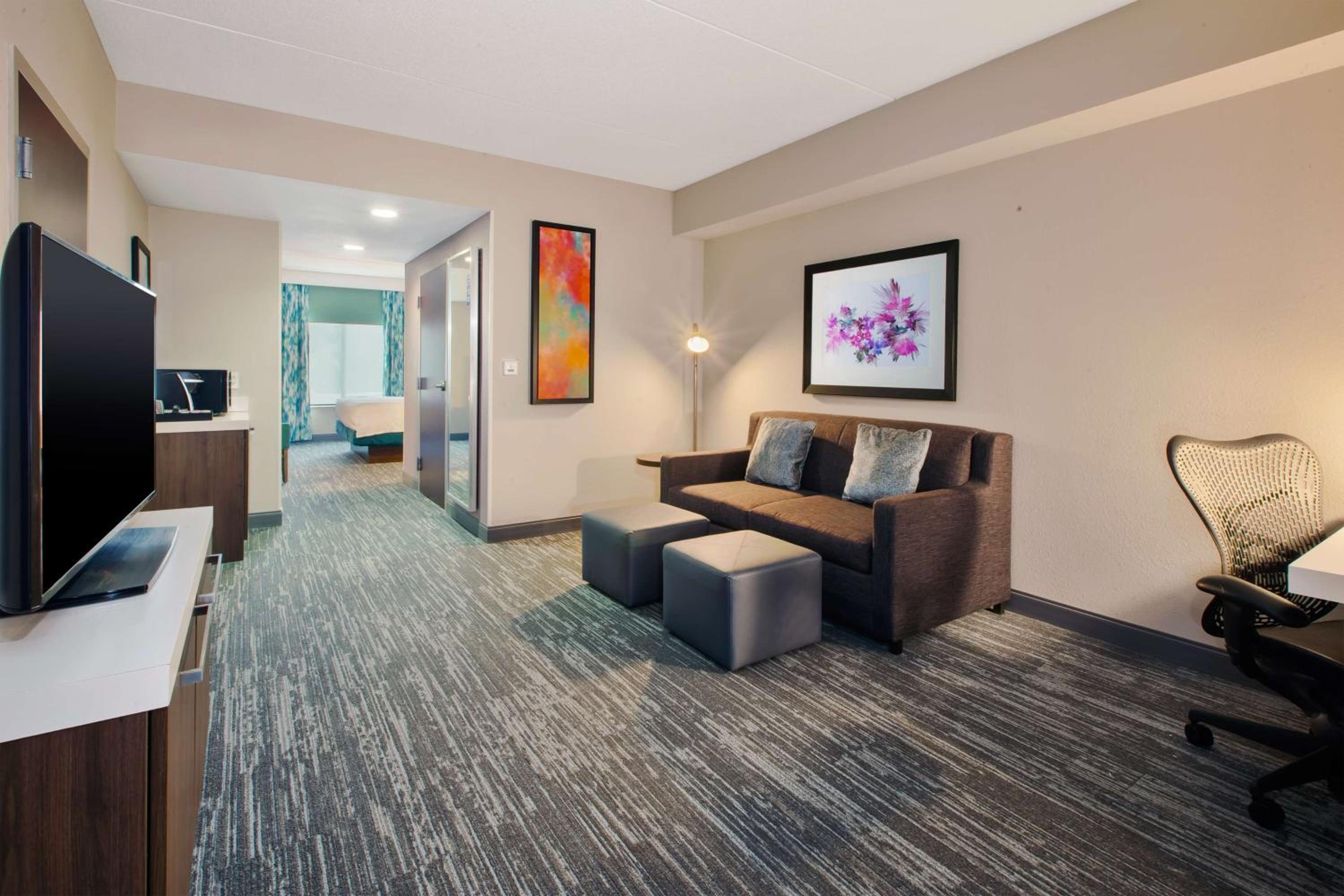 Junior King Suite with Seating Area - Photo 3