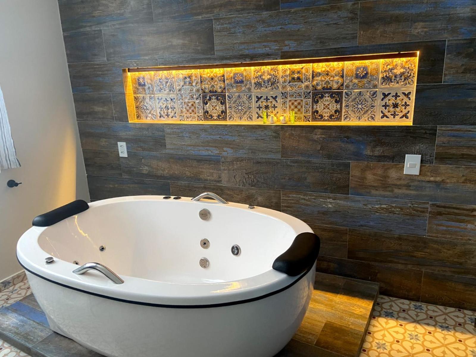 Deluxe Suite with Spa Bath photo 2