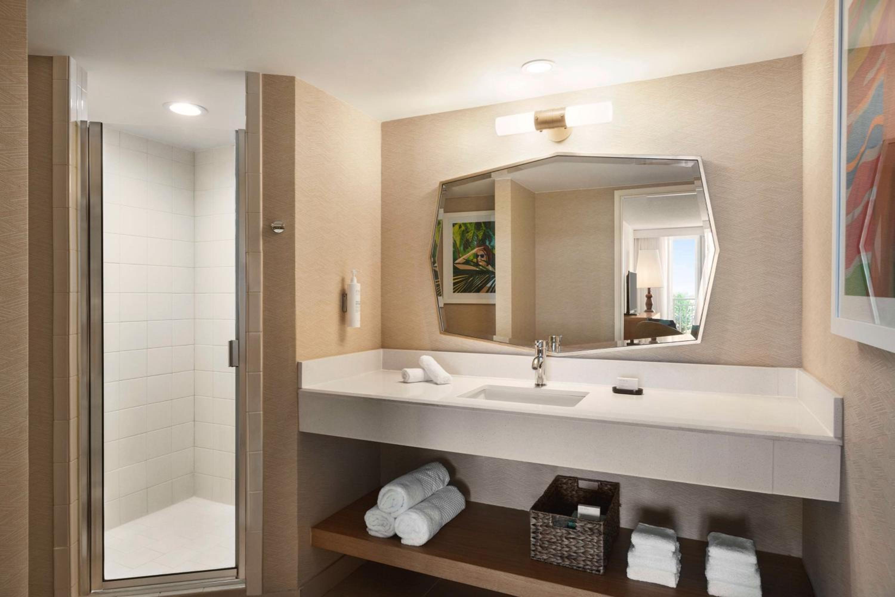 Suite, 1 King Bed, Sunset View, Juliet Balcony - Photo 4