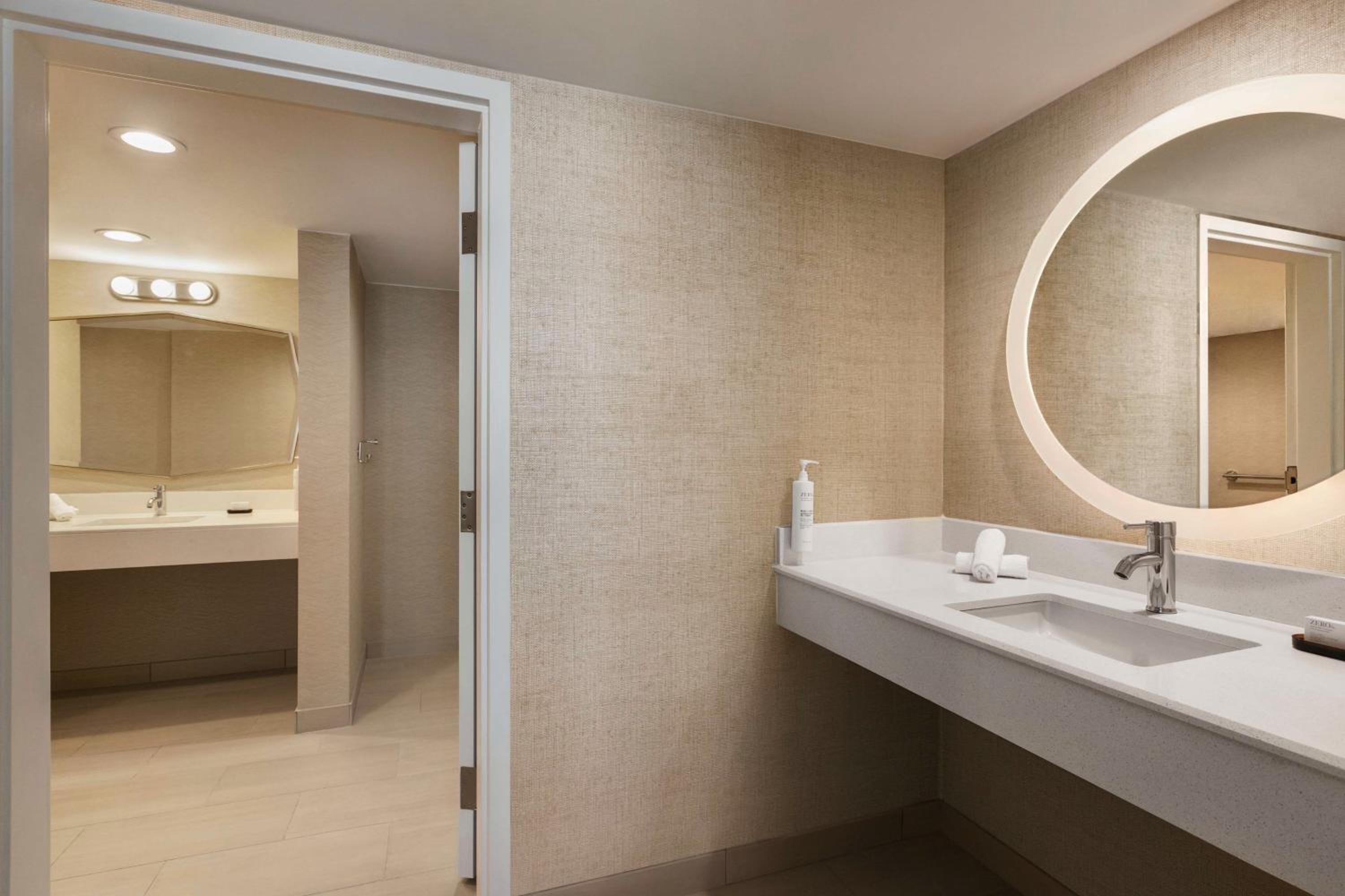 Suite, 2 Double Beds, Oceanfront, Accessible Bathtub, Juliet Balcony - Photo 6