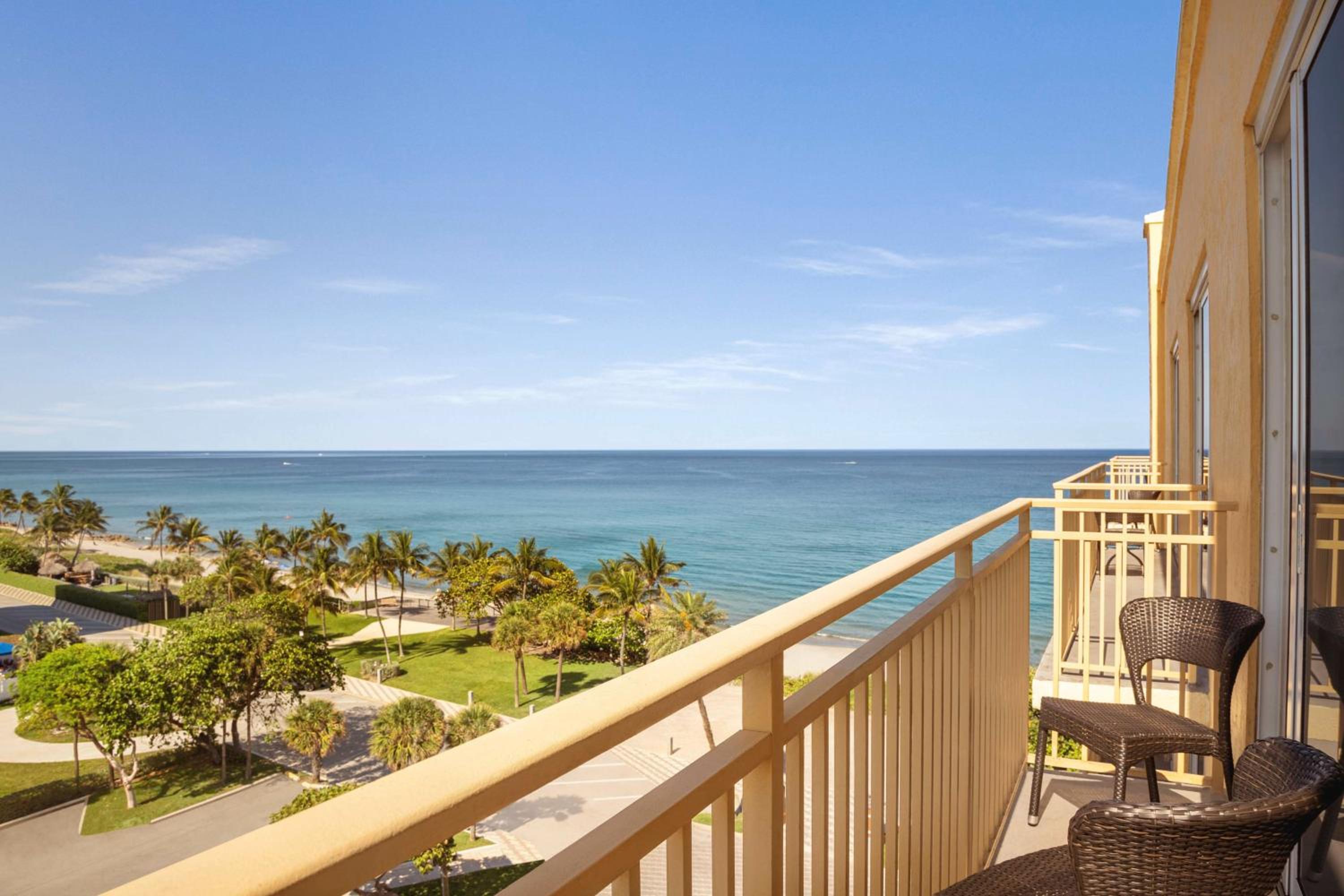 Suite, 1 King Bed, Partial Oceanview, Sit Down Balcony - Photo 2