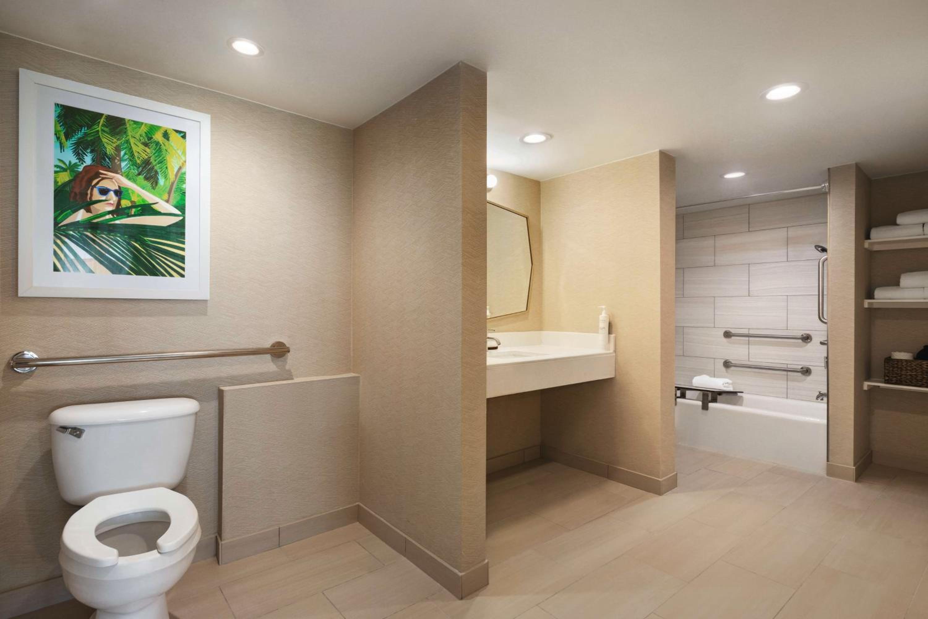 Suite, 2 Double Beds, Oceanfront, Accessible Bathtub, Juliet Balcony - Photo 4