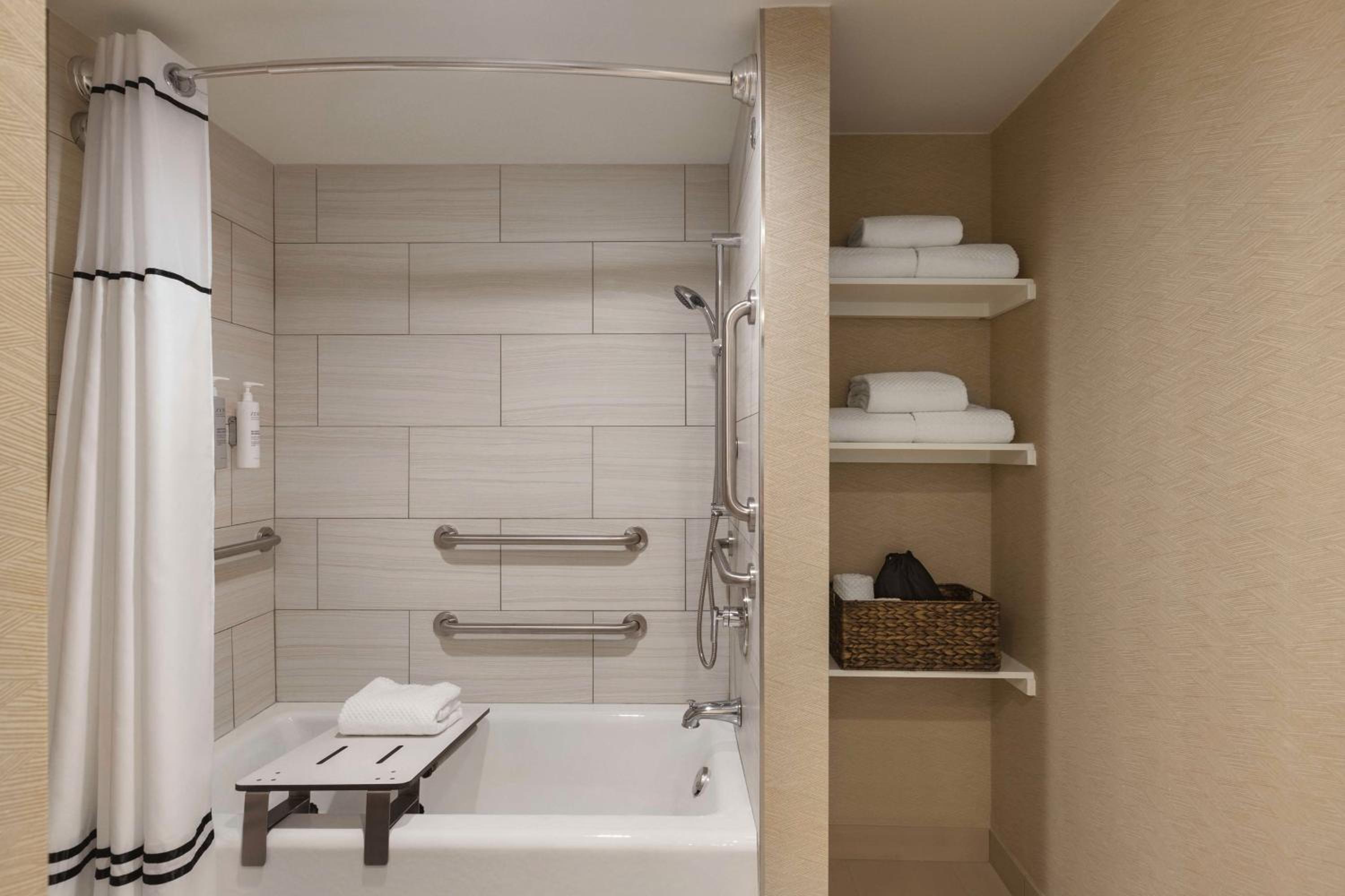 Suite, 2 Double Beds, Oceanfront, Accessible Bathtub, Juliet Balcony - Photo 5