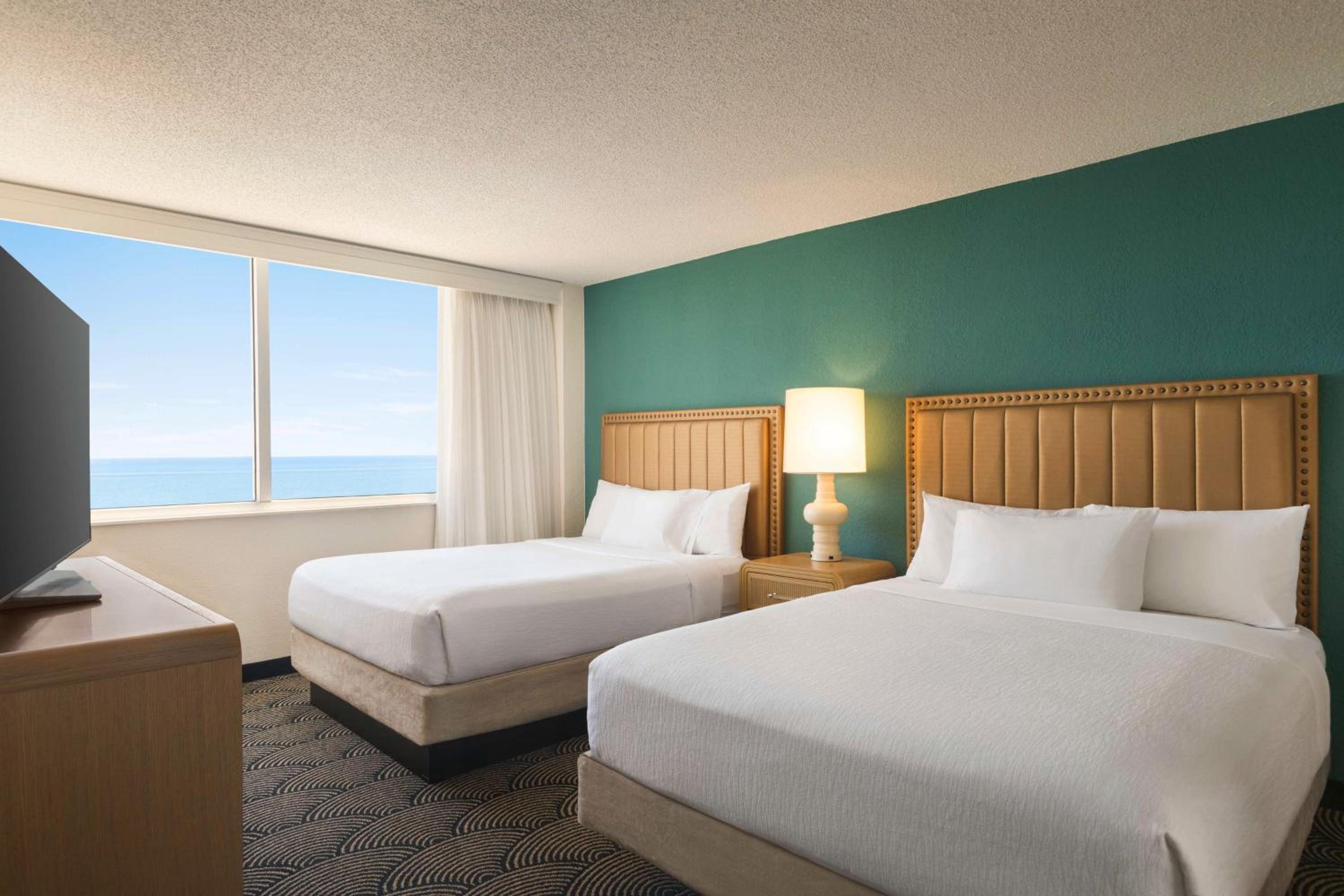 Suite, 2 Queen Beds, Oceanfront, Juliet Balcony - Photo 4