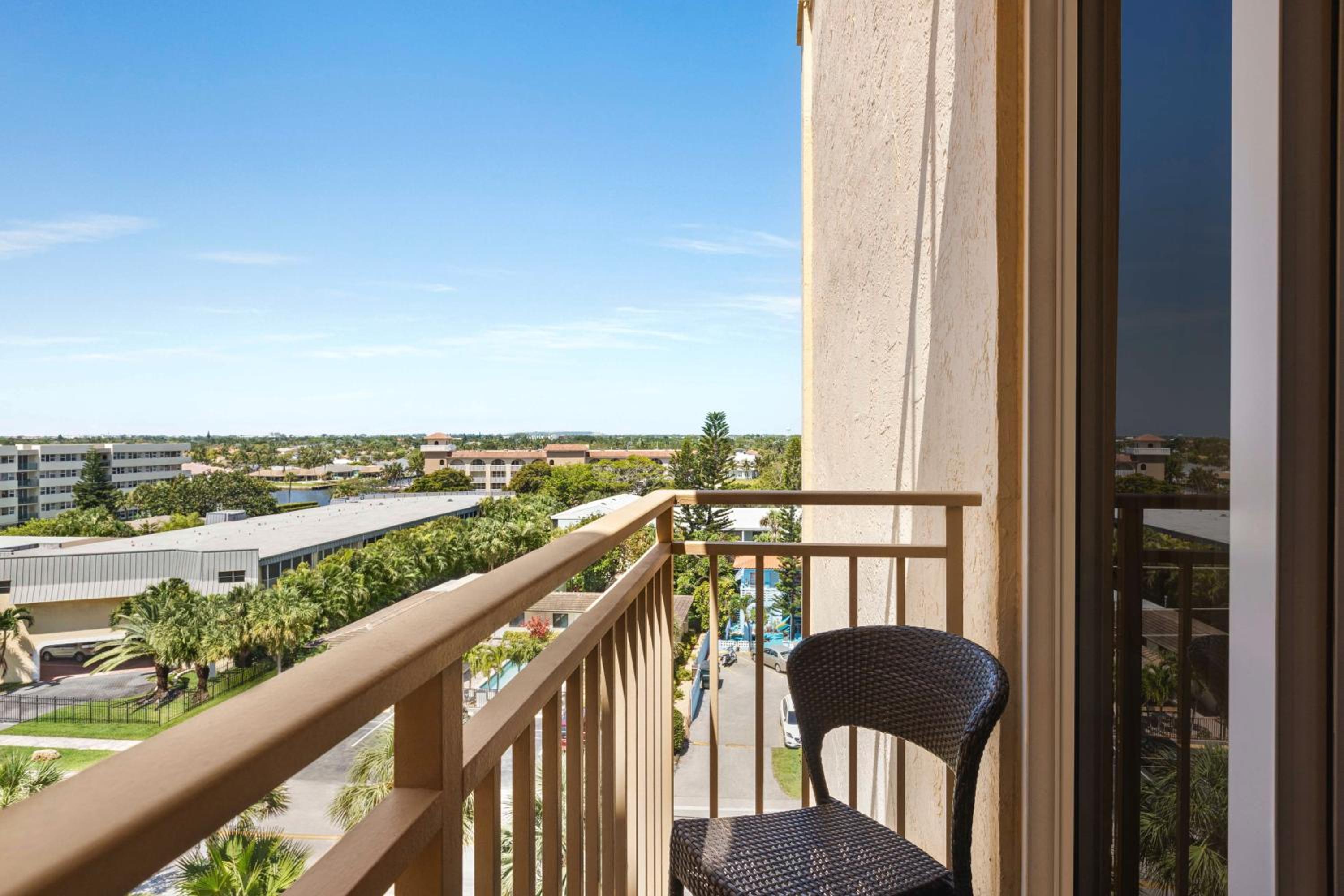 Suite, 1 King Bed, Sunset View, Accessible Bathtub, Sit Down Balcony photo 3