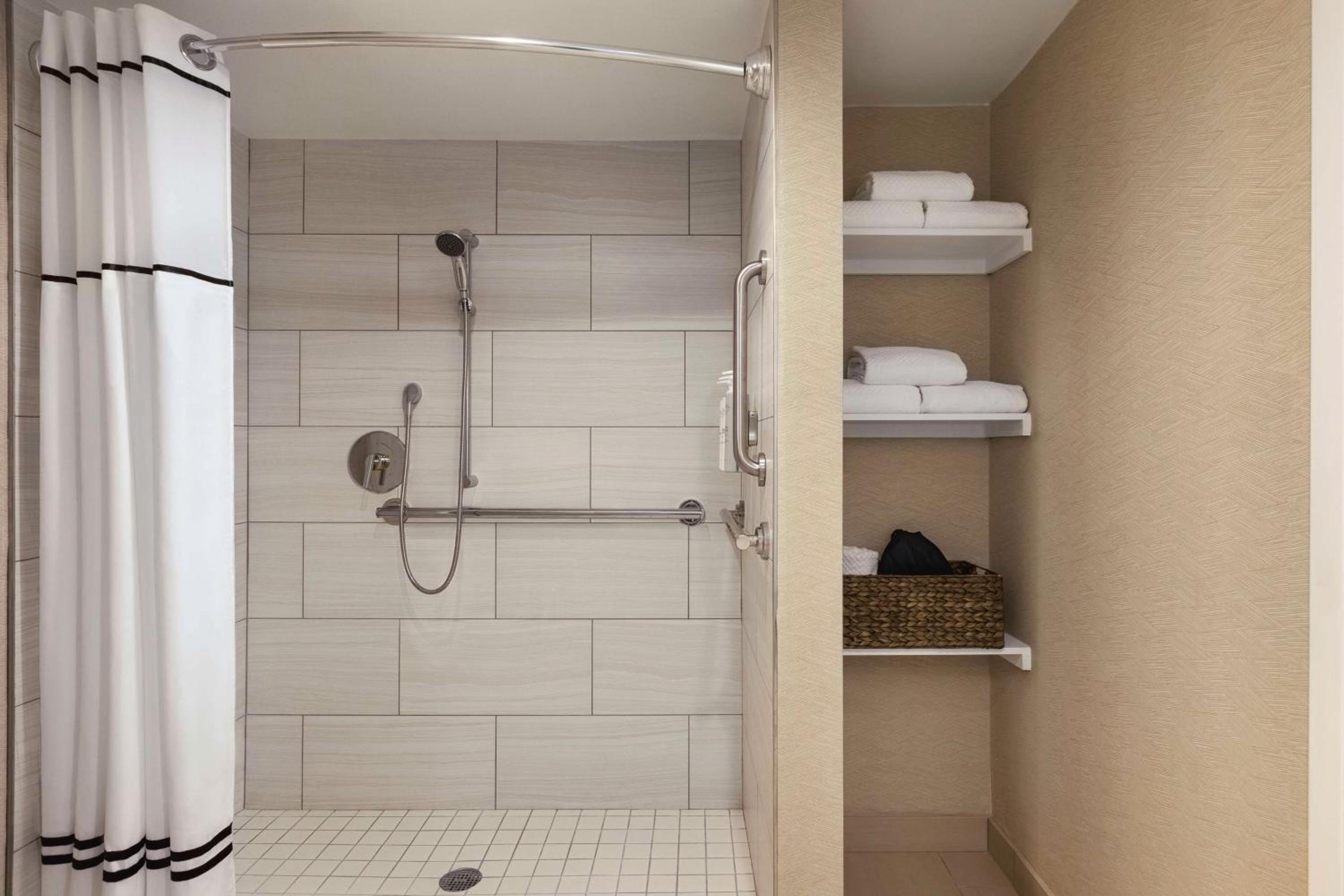 One-Bedroom King Suite with Roll-in Shower - Mobility Accessible