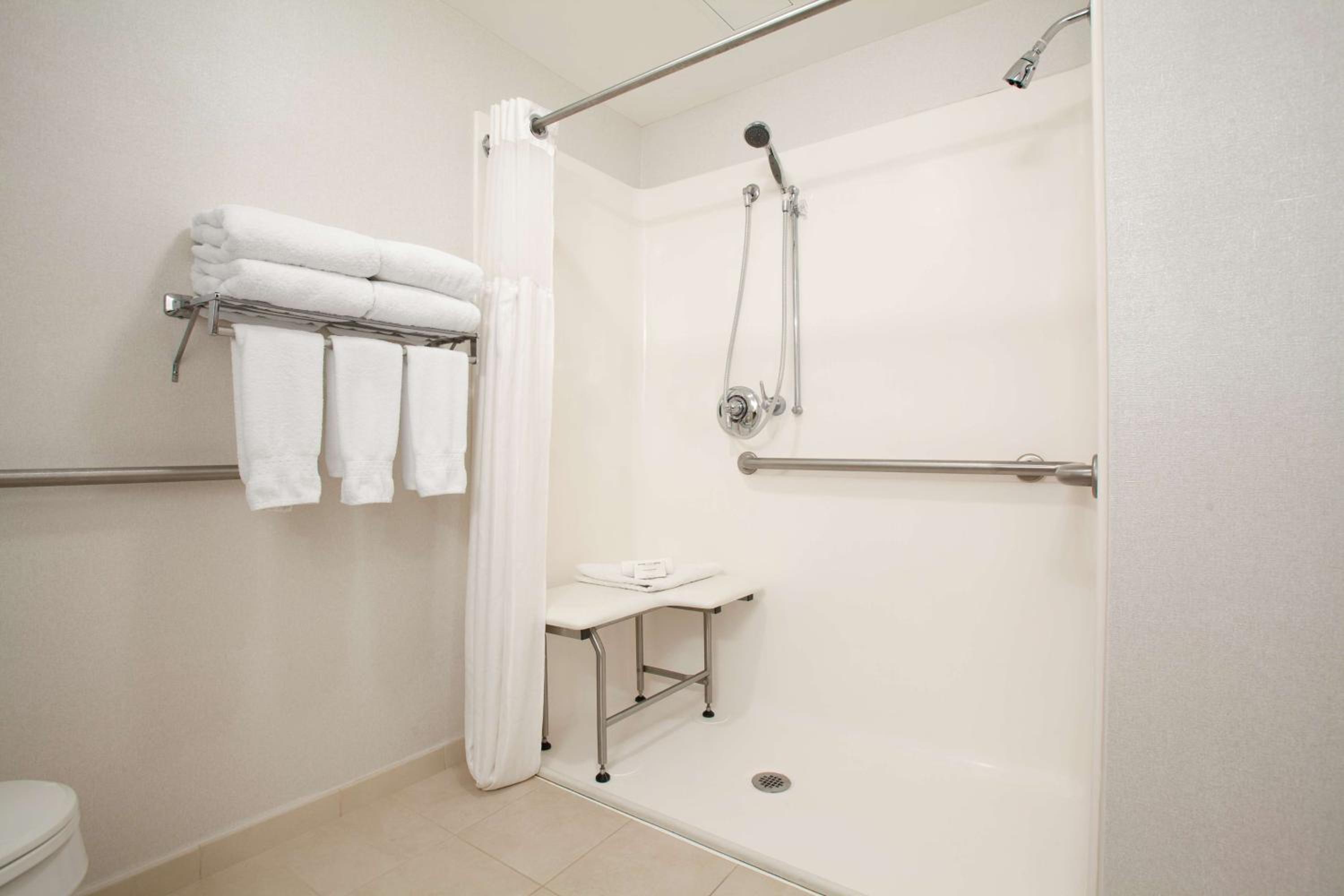King Room with Bath Tub - Mobility Access - Photo 4