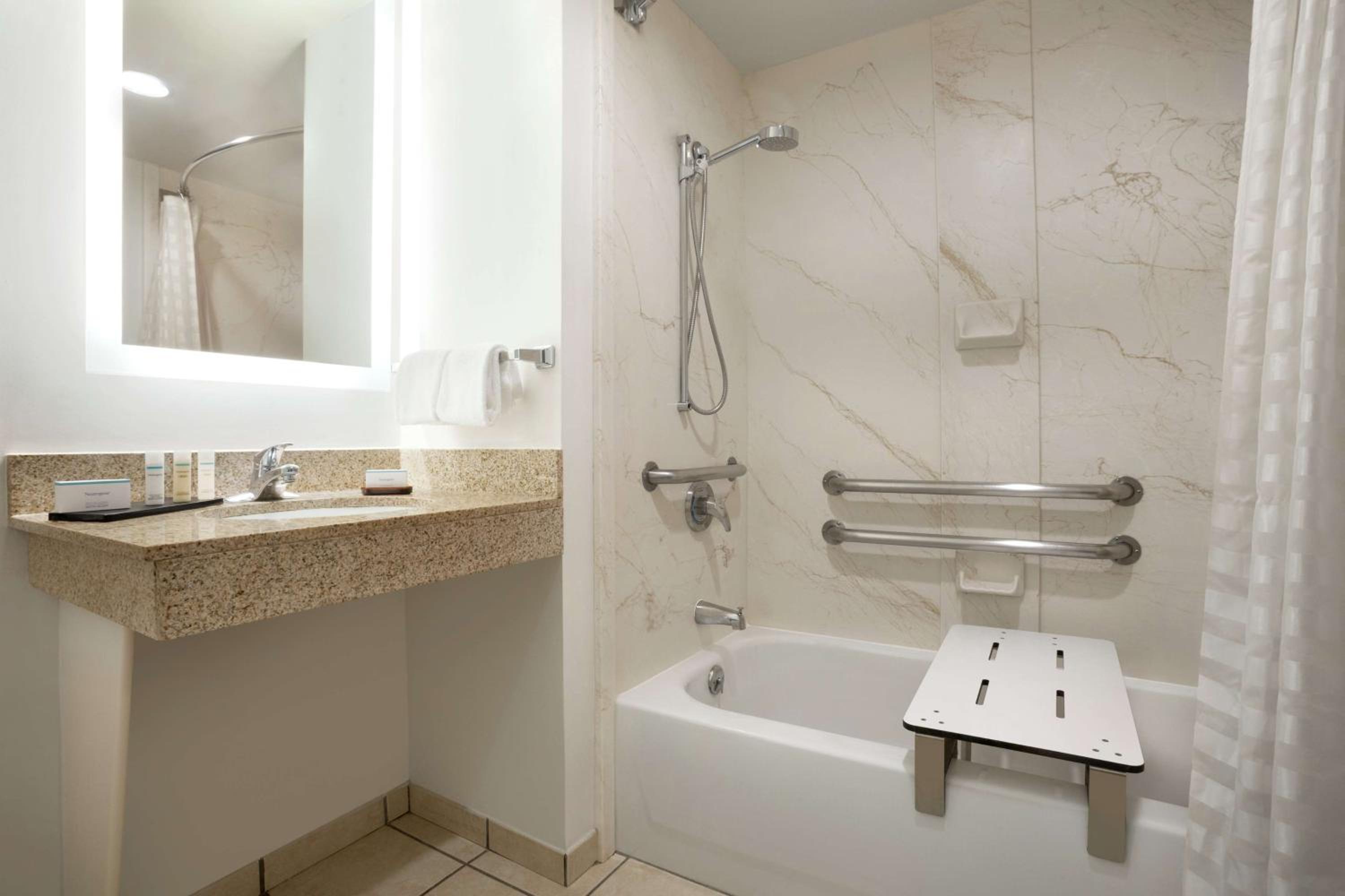 King Room - Mobility Access/Non-Smoking - Photo 2