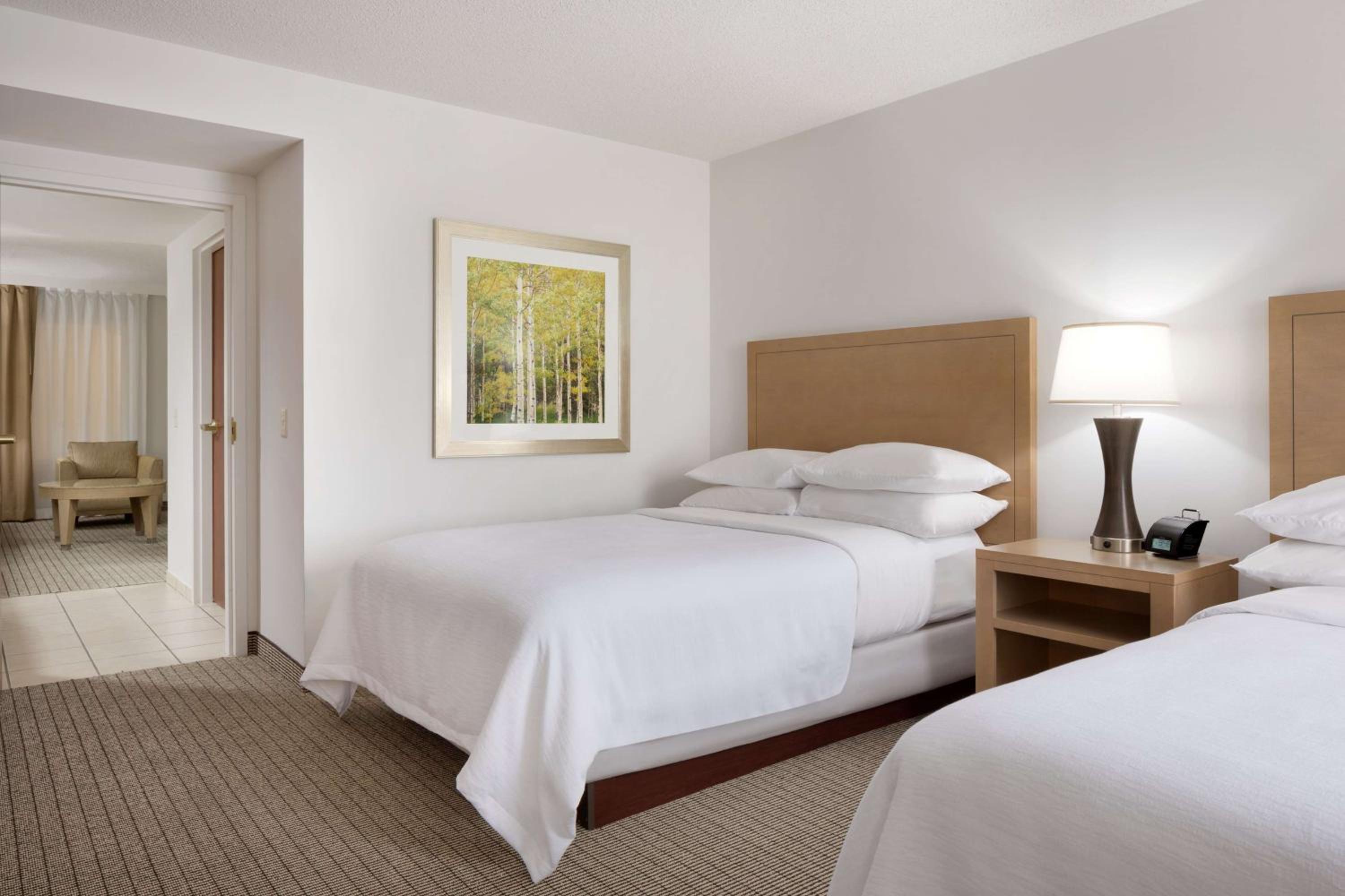 Suite with Two Double Beds - Non-Smoking - Photo 7