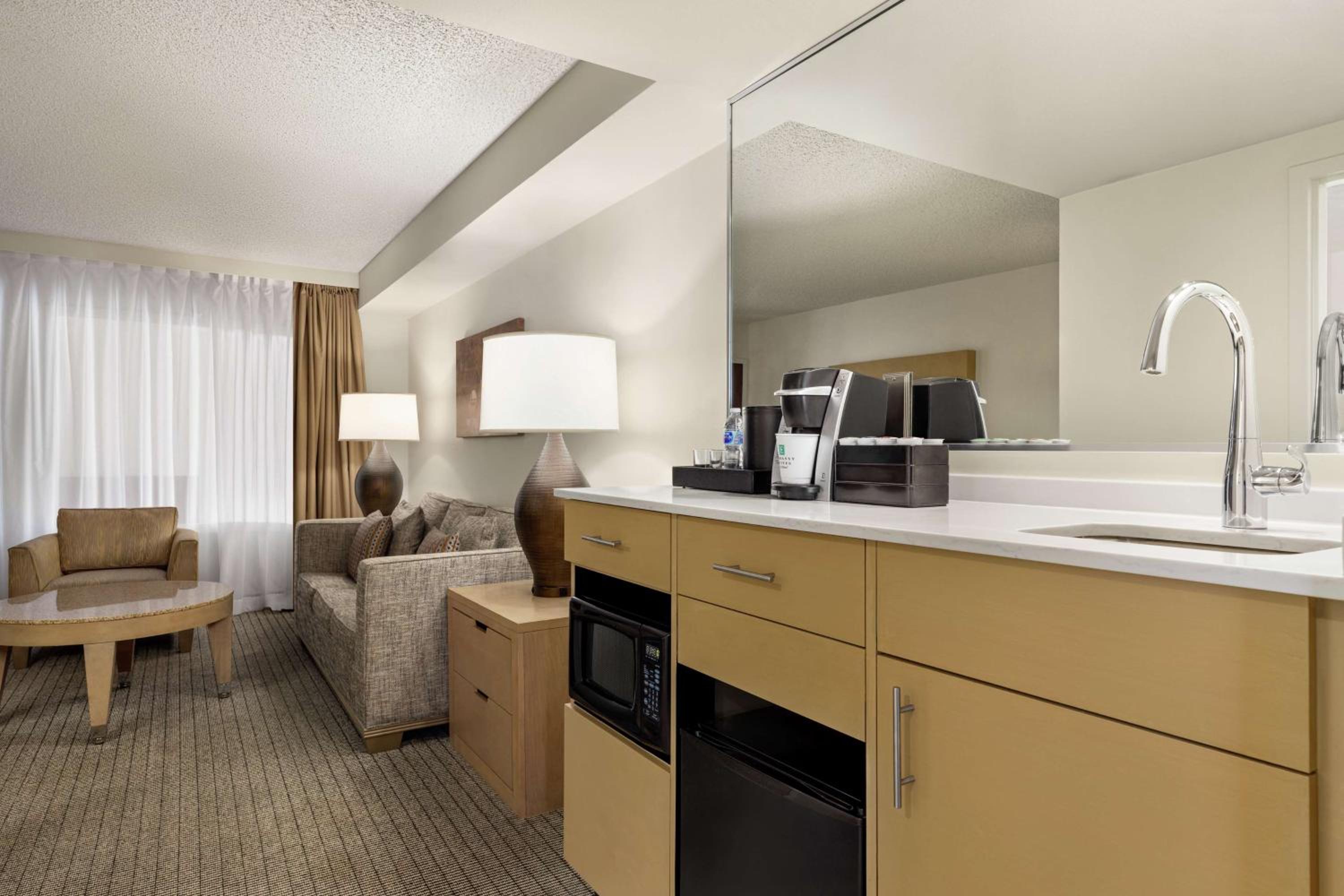 Two-Room King Suite - Non-Smoking - Photo 4