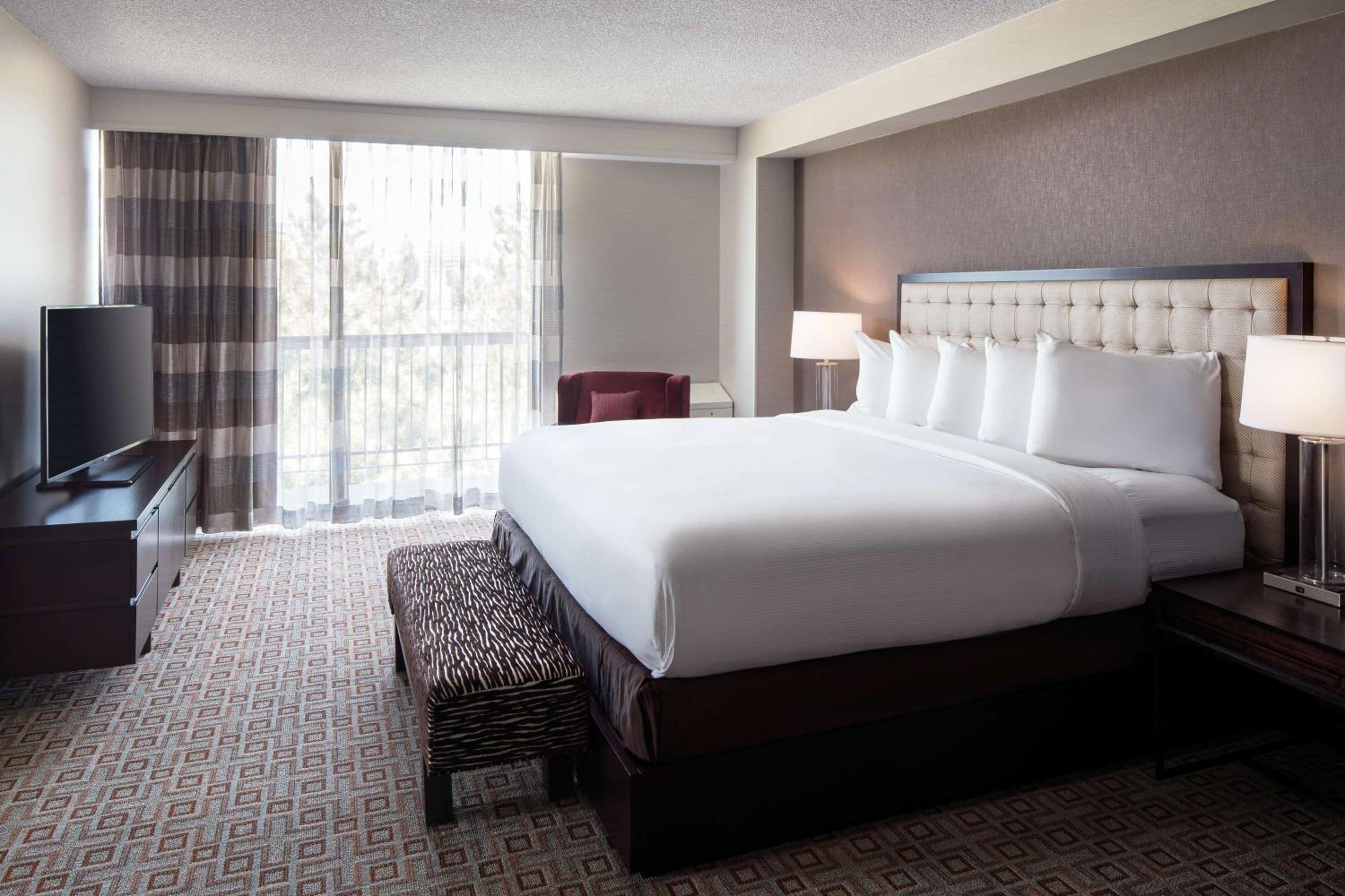 King Room - Mobility/Hearing Accessible - Photo 4