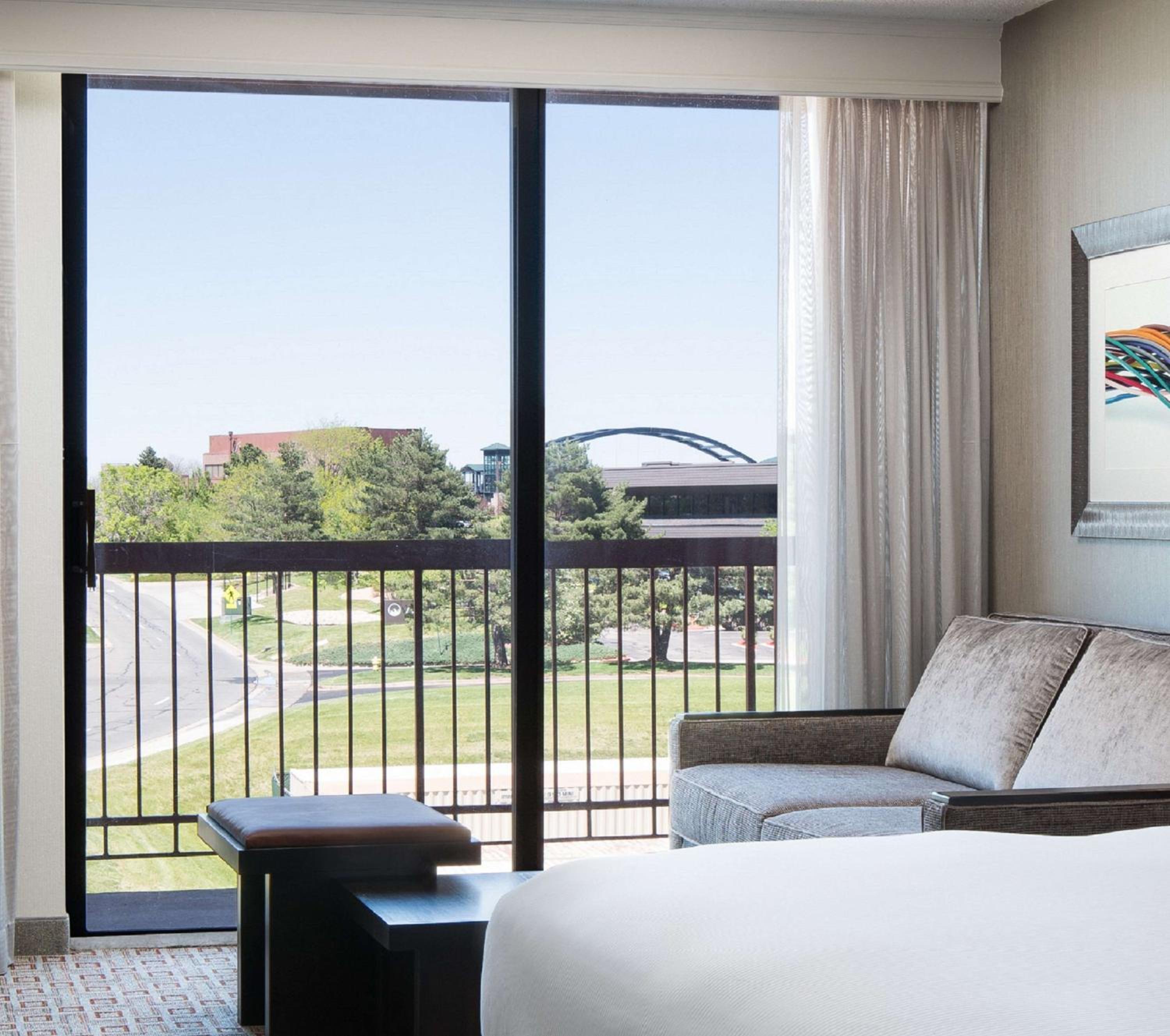 King Room with Balcony - Photo 2