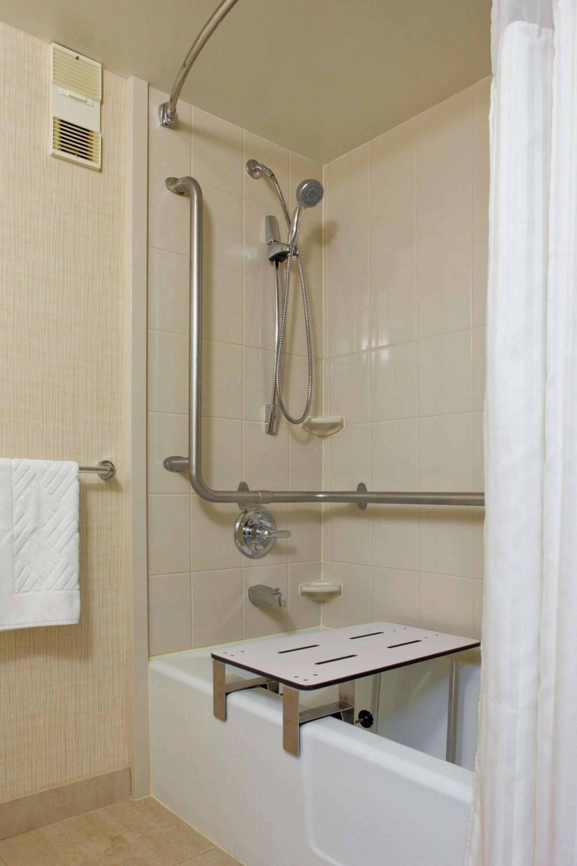King Room - Mobility/Hearing Accessible - Photo 5