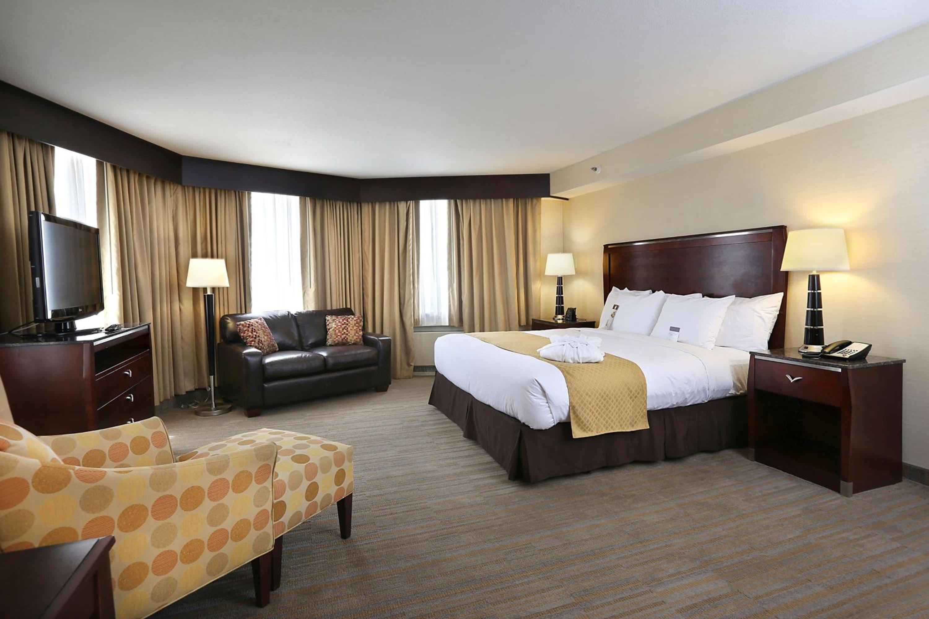 Deluxe King Room - Non-Smoking photo 2