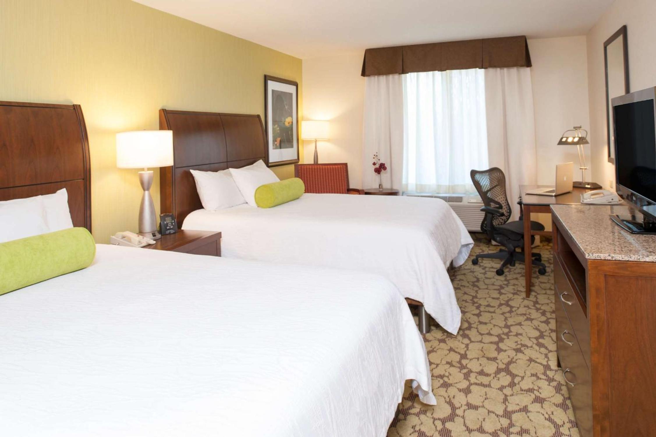 Queen Room with Two Queen Beds - Photo 2