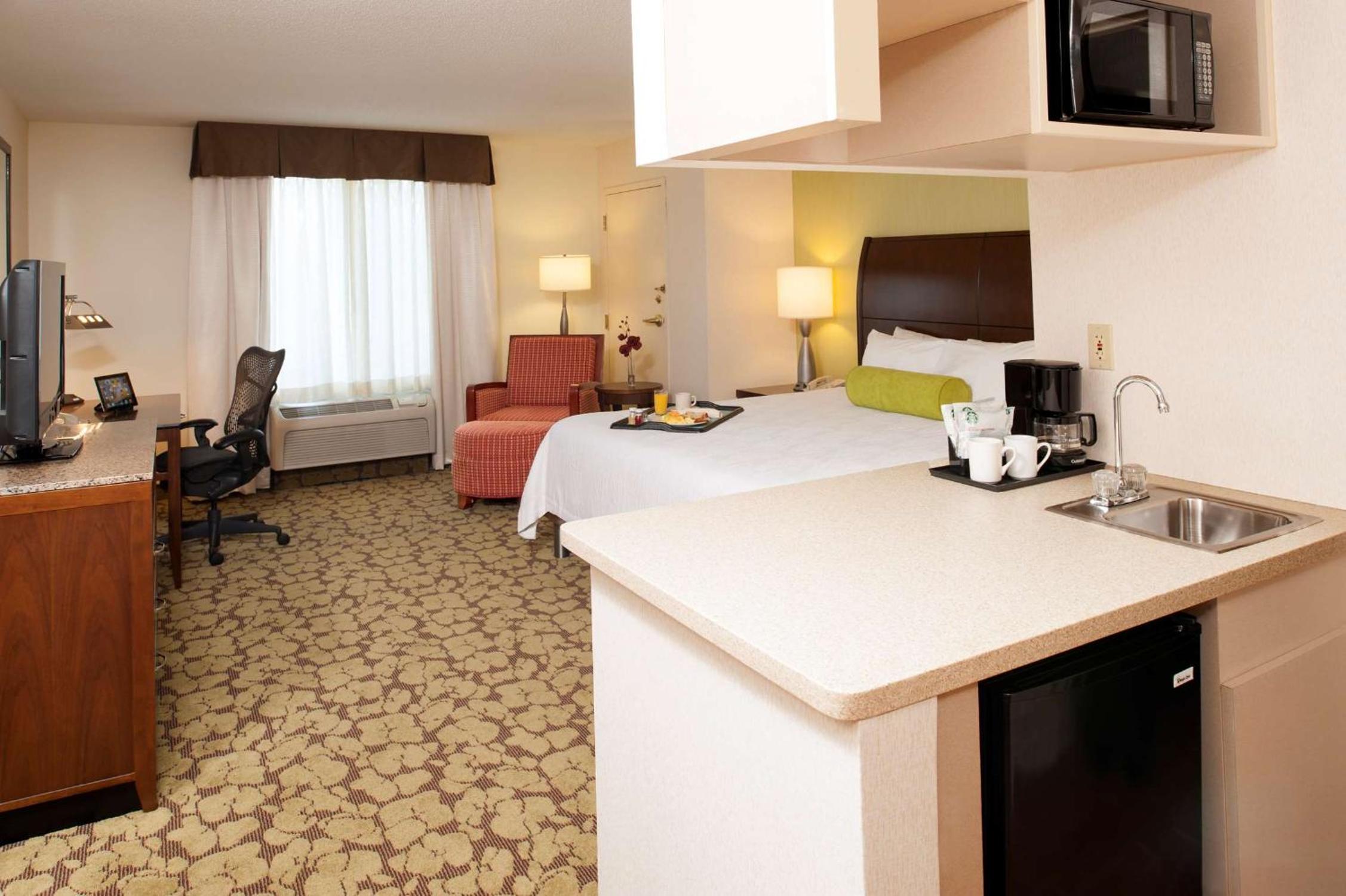 Deluxe King Room - Photo 4