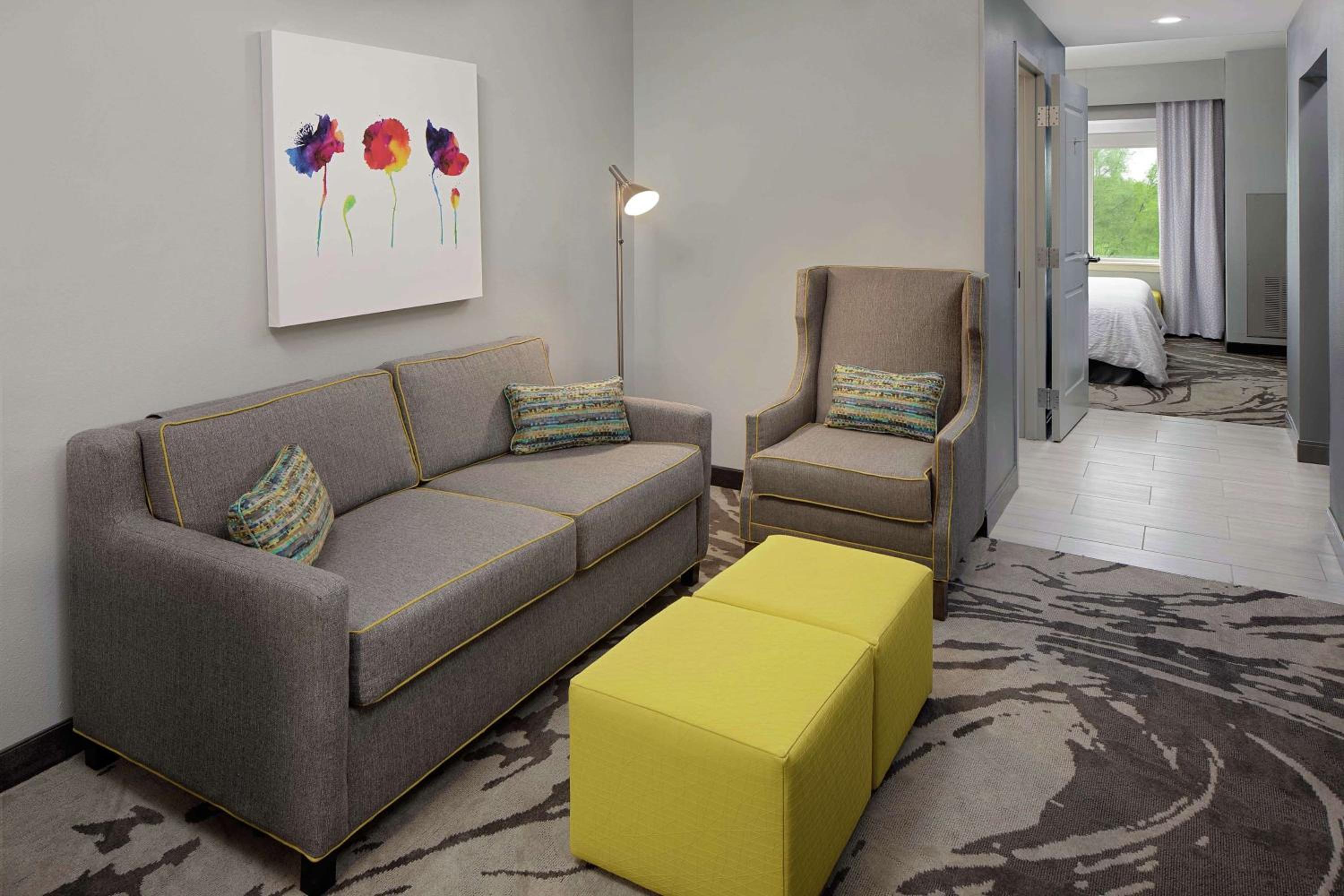 Junior King Suite with Sofa Bed - Photo 5