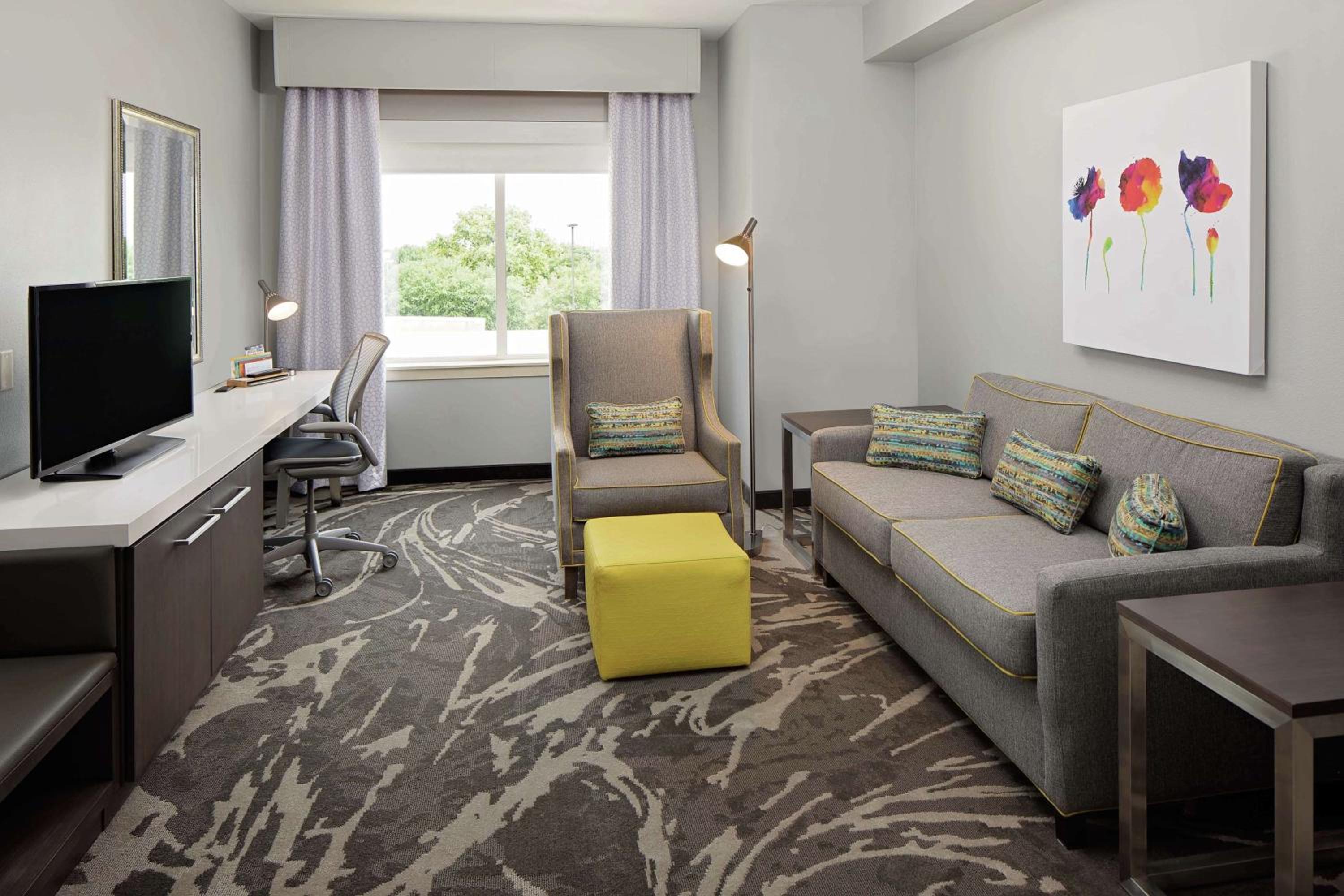 One-Bedroom King Suite - Photo 3