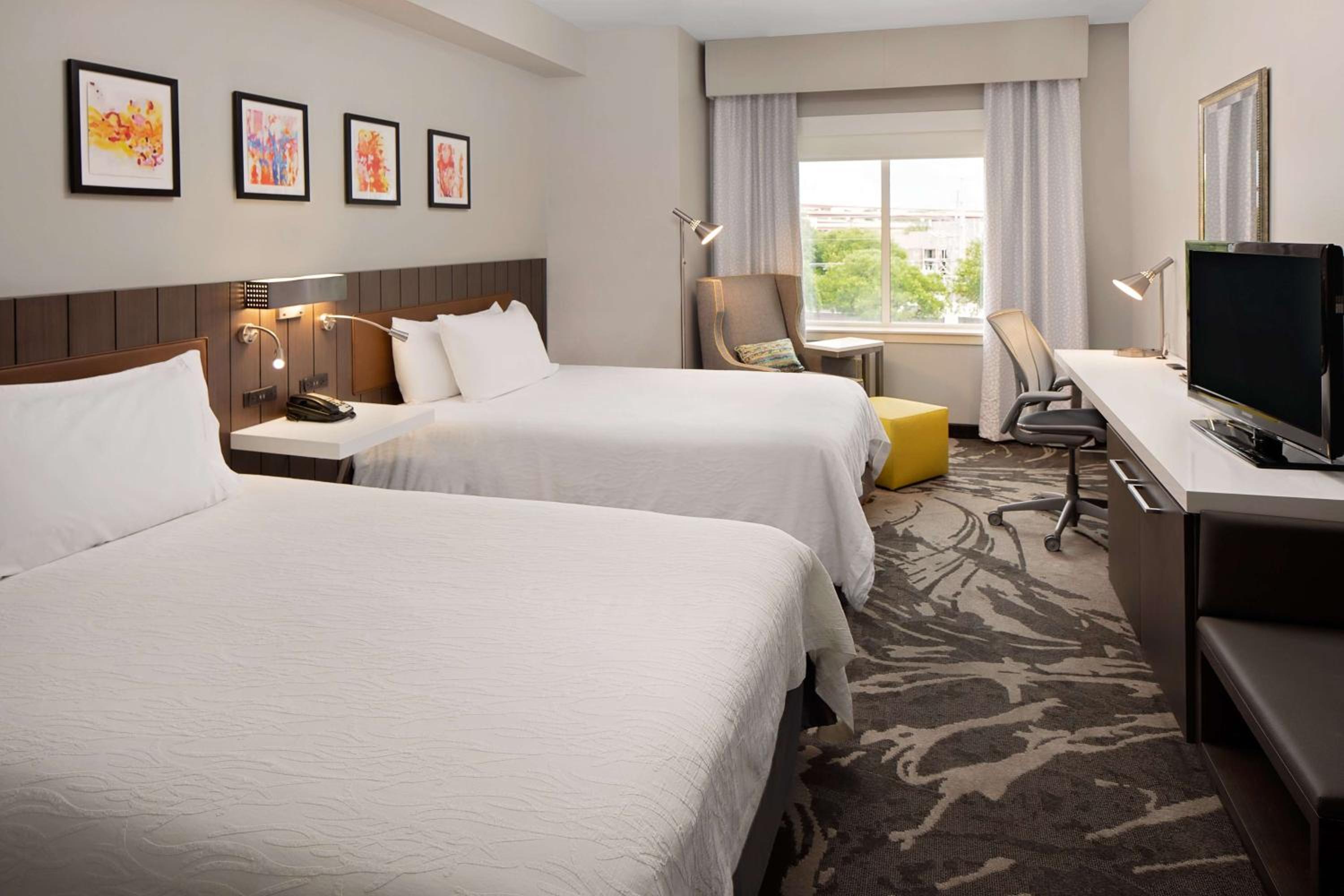 Queen Room with Two Queen Beds - Photo 3