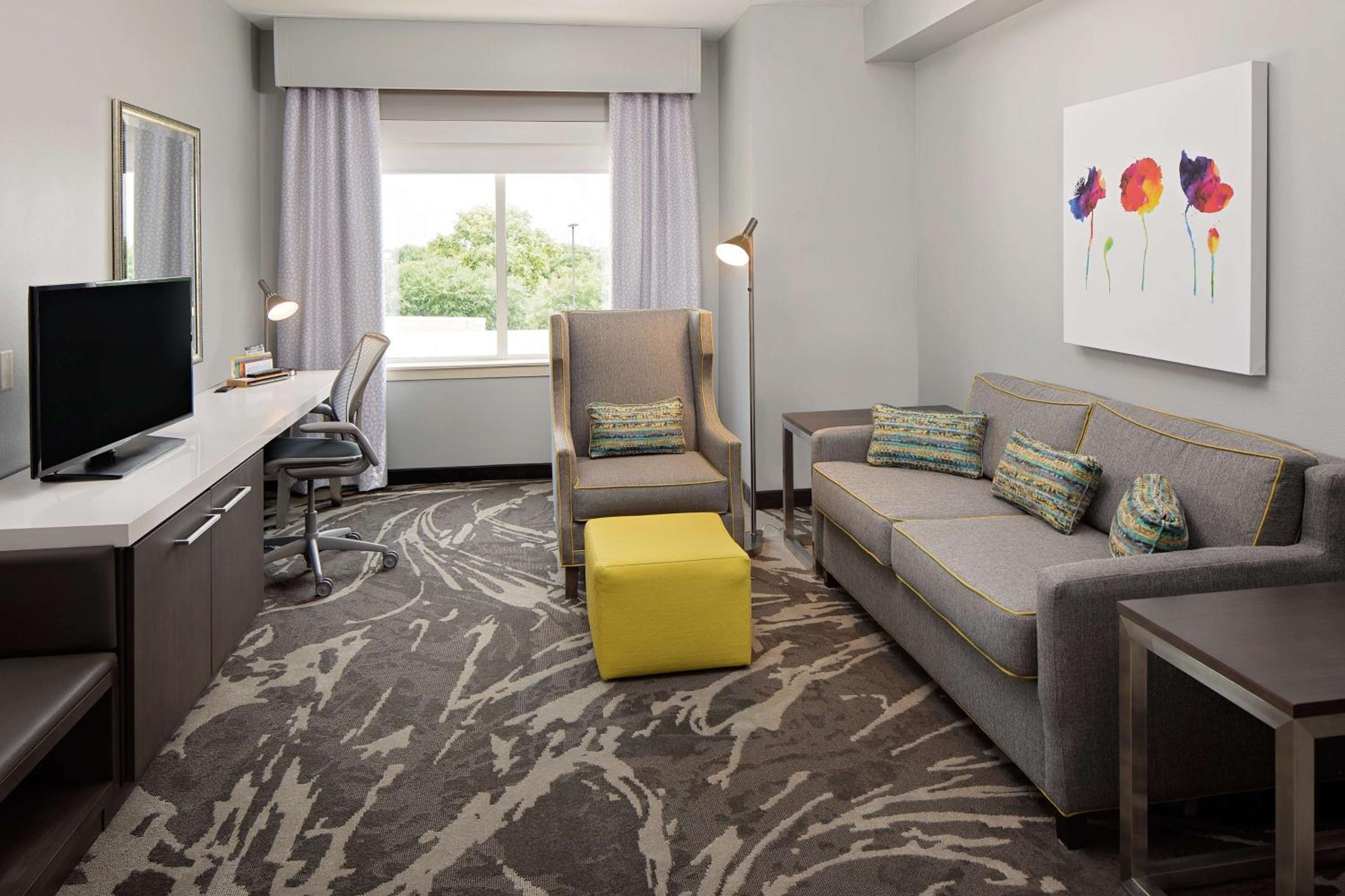 One-Bedroom King Suite - Photo 4
