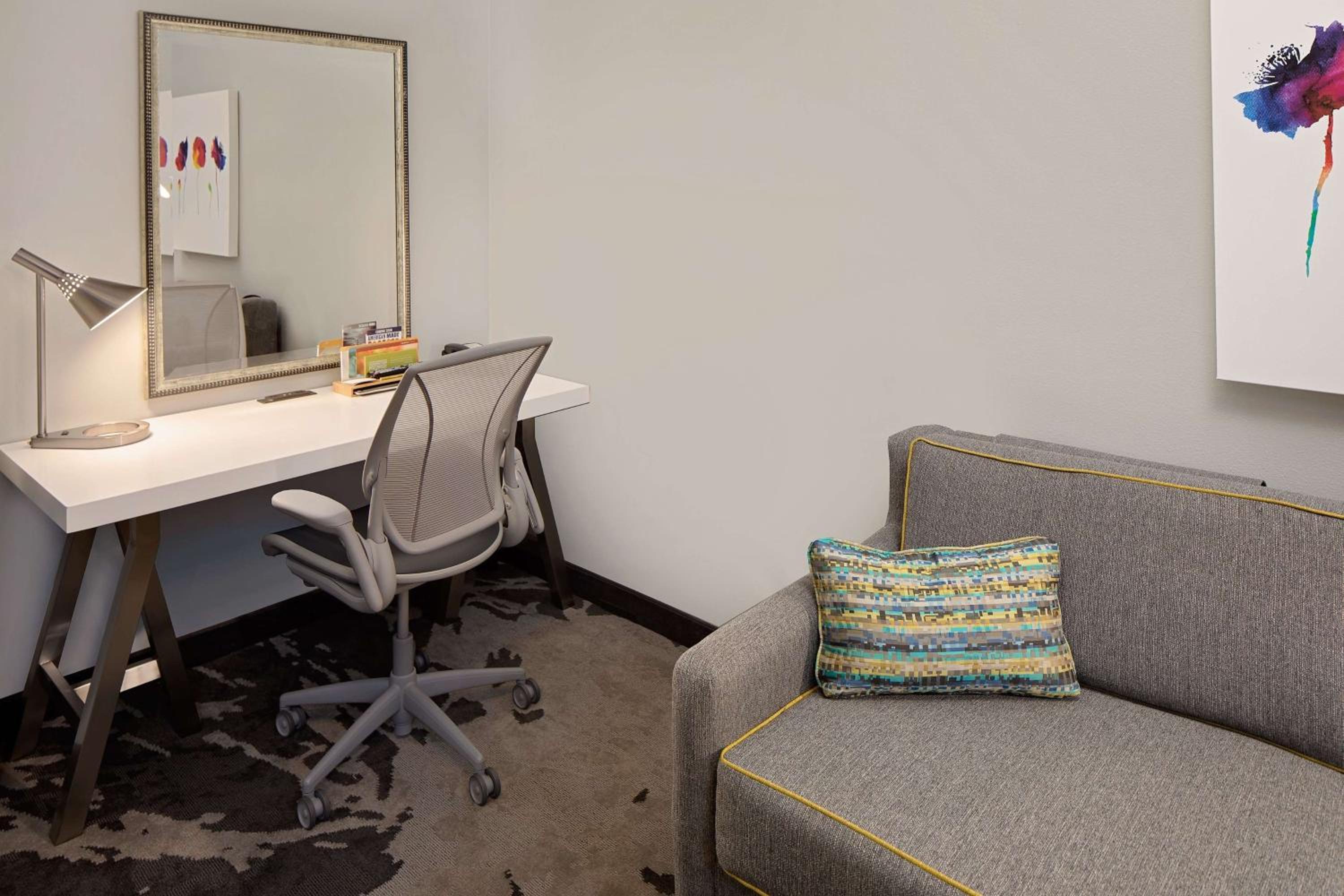 Junior King Suite with Sofa Bed - Photo 4
