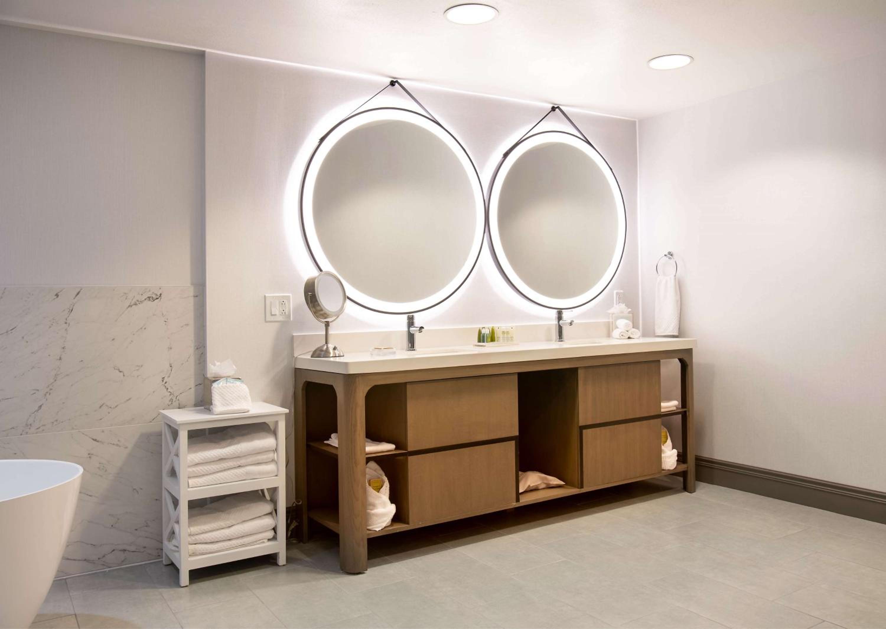 Corner King Suite photo 3