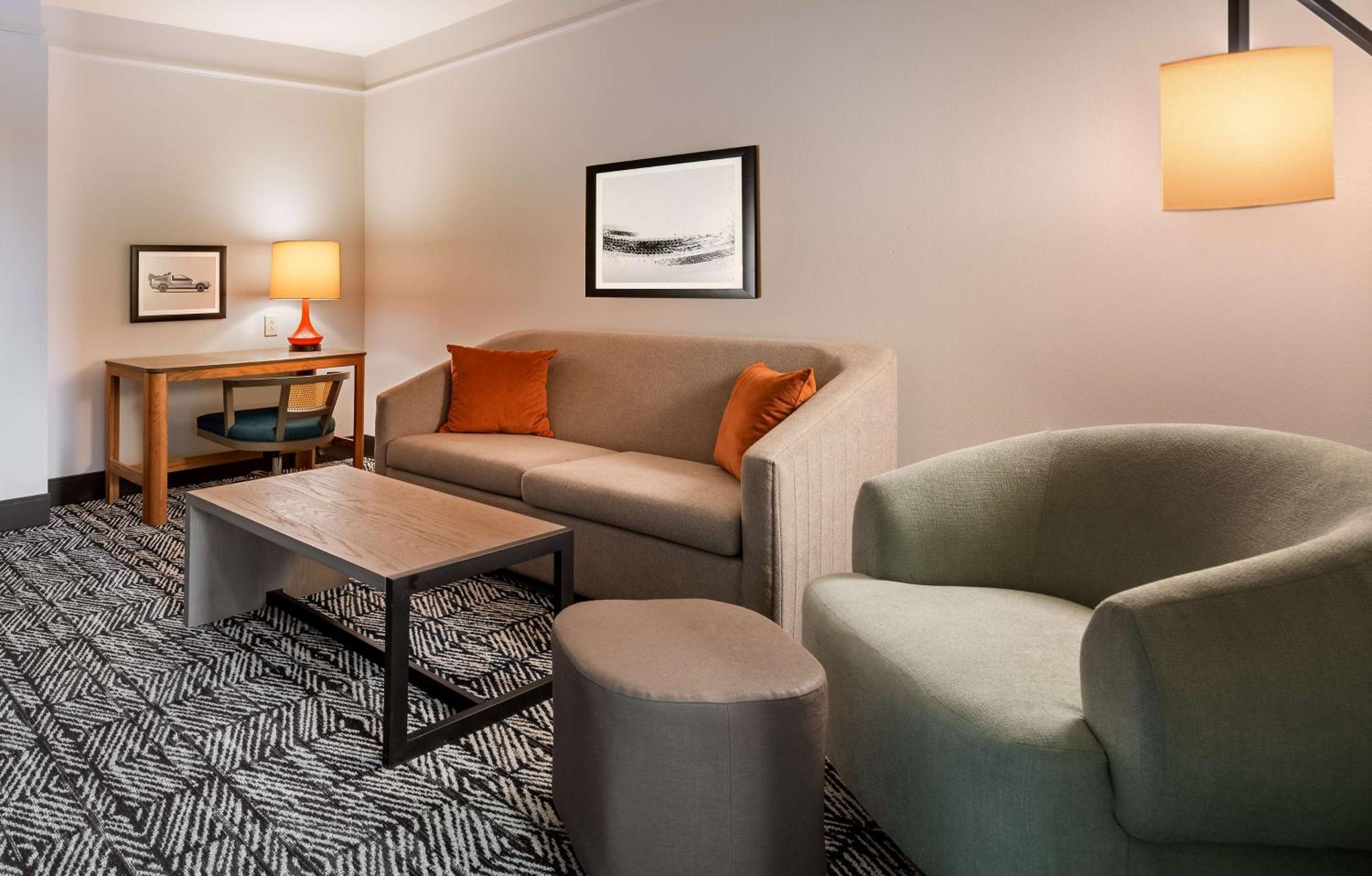 One-Bedroom King Suite - Photo 7
