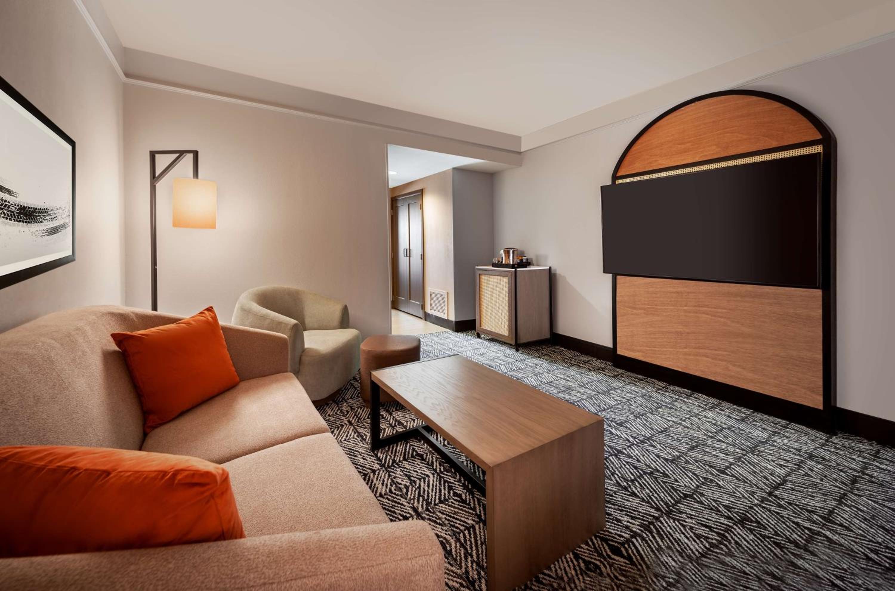 One-Bedroom King Suite - Photo 3