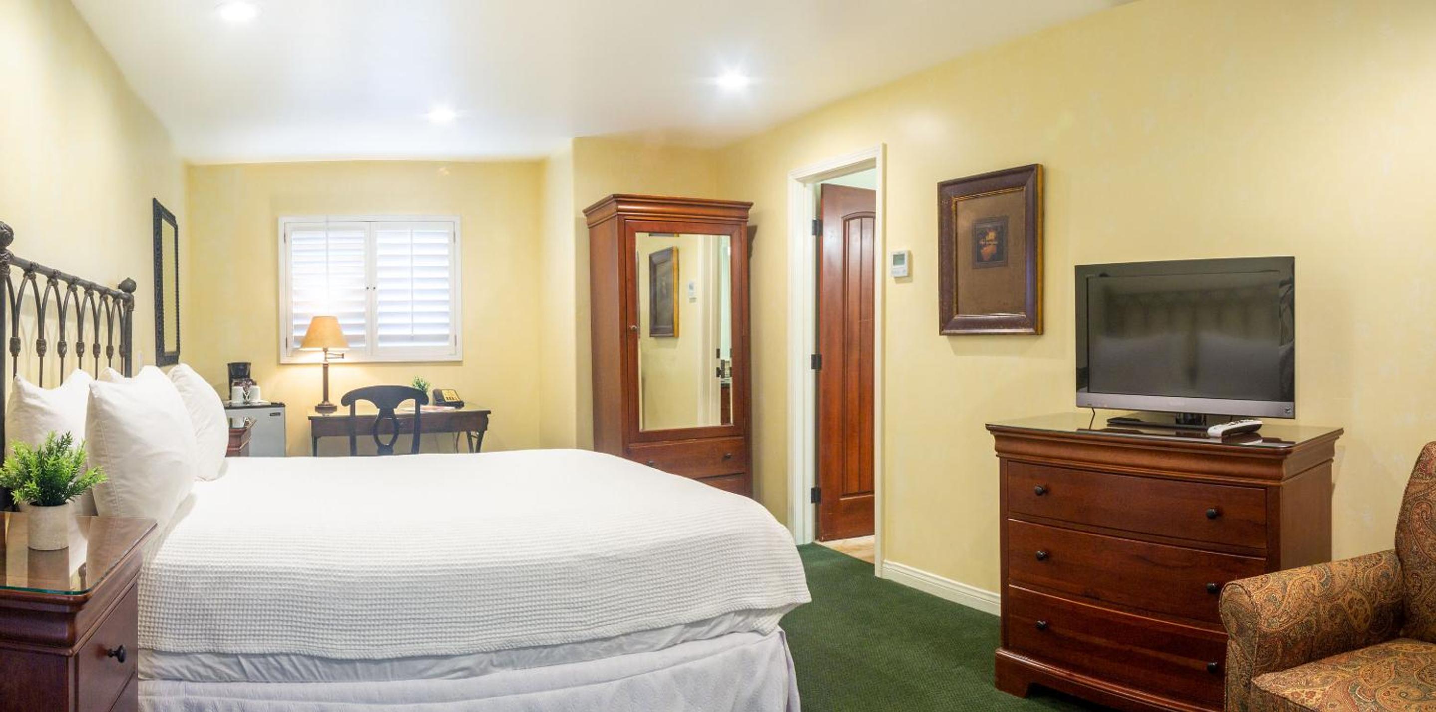 Standard Queen Room