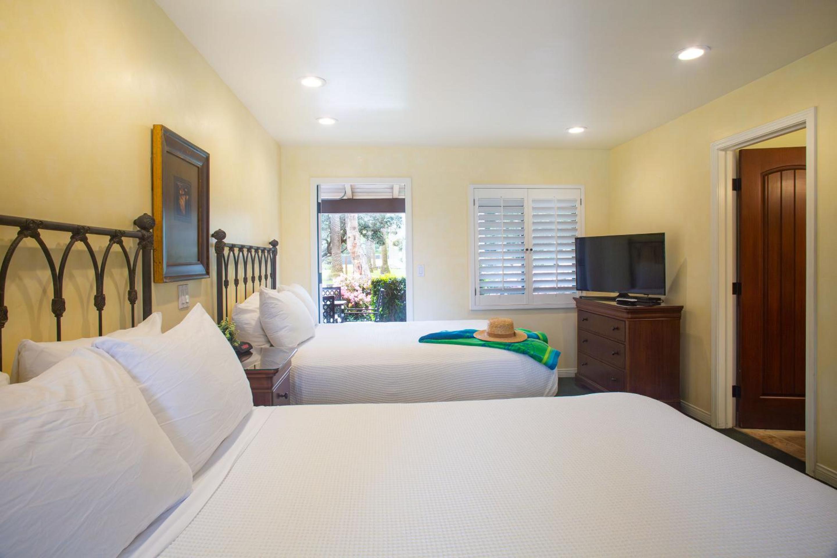 Patio Room with Two Queen Beds photo 1